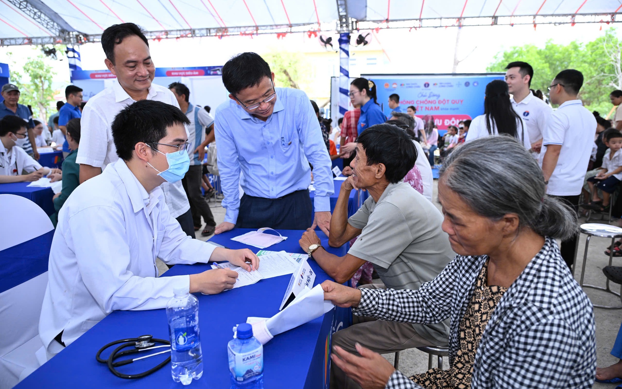 Khám sức khỏe định kỳ để phát hiện sớm yếu tố nguy cơ, nâng cao chất lượng cuộc sống- Ảnh 7.