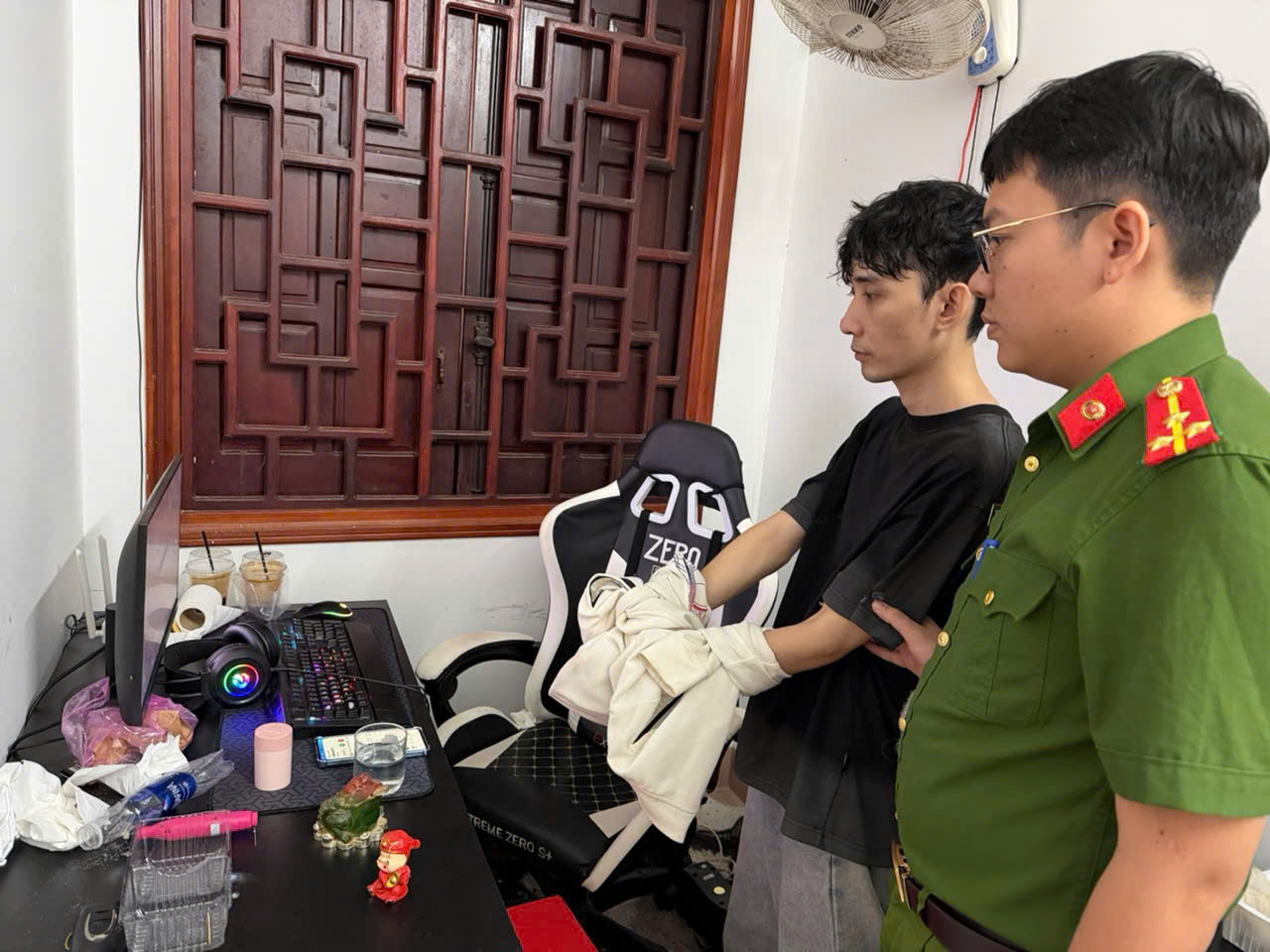 Hàng trăm giấy tờ, tài liệu của cơ quan, tổ chức bị làm giả - Ảnh 2. Hàng trăm giấy tờ, tài liệu của cơ quan, tổ chức bị làm giả - Ảnh 2.