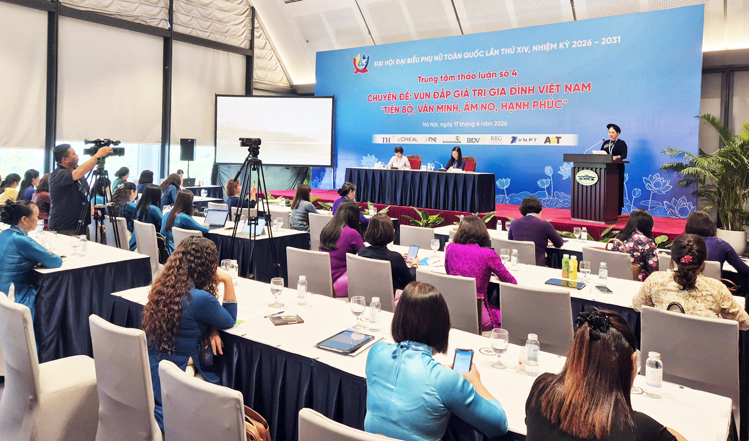 Gallery - Khai mạc Đại hội đại biểu Phụ nữ toàn quốc lần thứ XIV - image 2