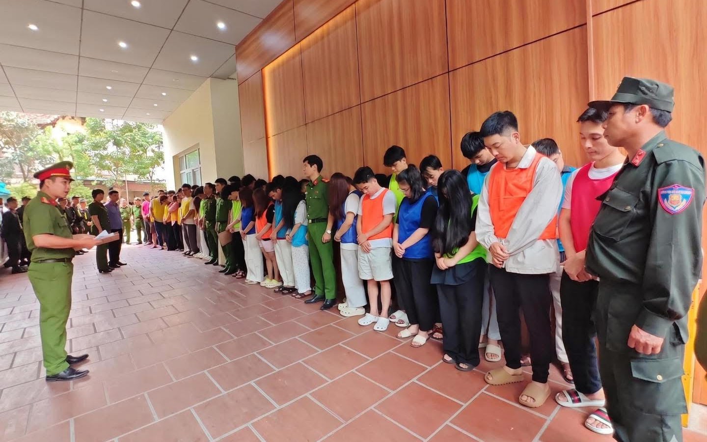 Khởi tố 4 đối tượng liên quan kế hoạch đưa 'công ty lừa đảo' từ Campuchia về Việt Nam- Ảnh 2. Khởi tố 4 đối tượng liên quan kế hoạch đưa 'công ty lừa đảo' từ Campuchia về Việt Nam- Ảnh 2.