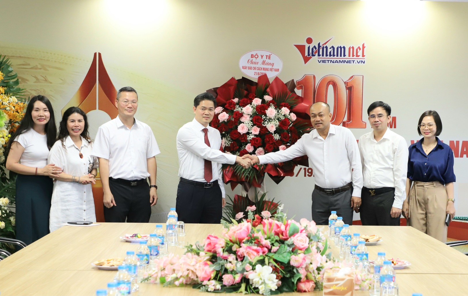 Thứ trưởng Thường trực Bộ Y tế Vũ Mạnh Hà chúc mừng các cơ quan báo chí, truyền hình nhân 101 năm Ngày Báo chí Cách mạng Việt Nam - Ảnh 6.