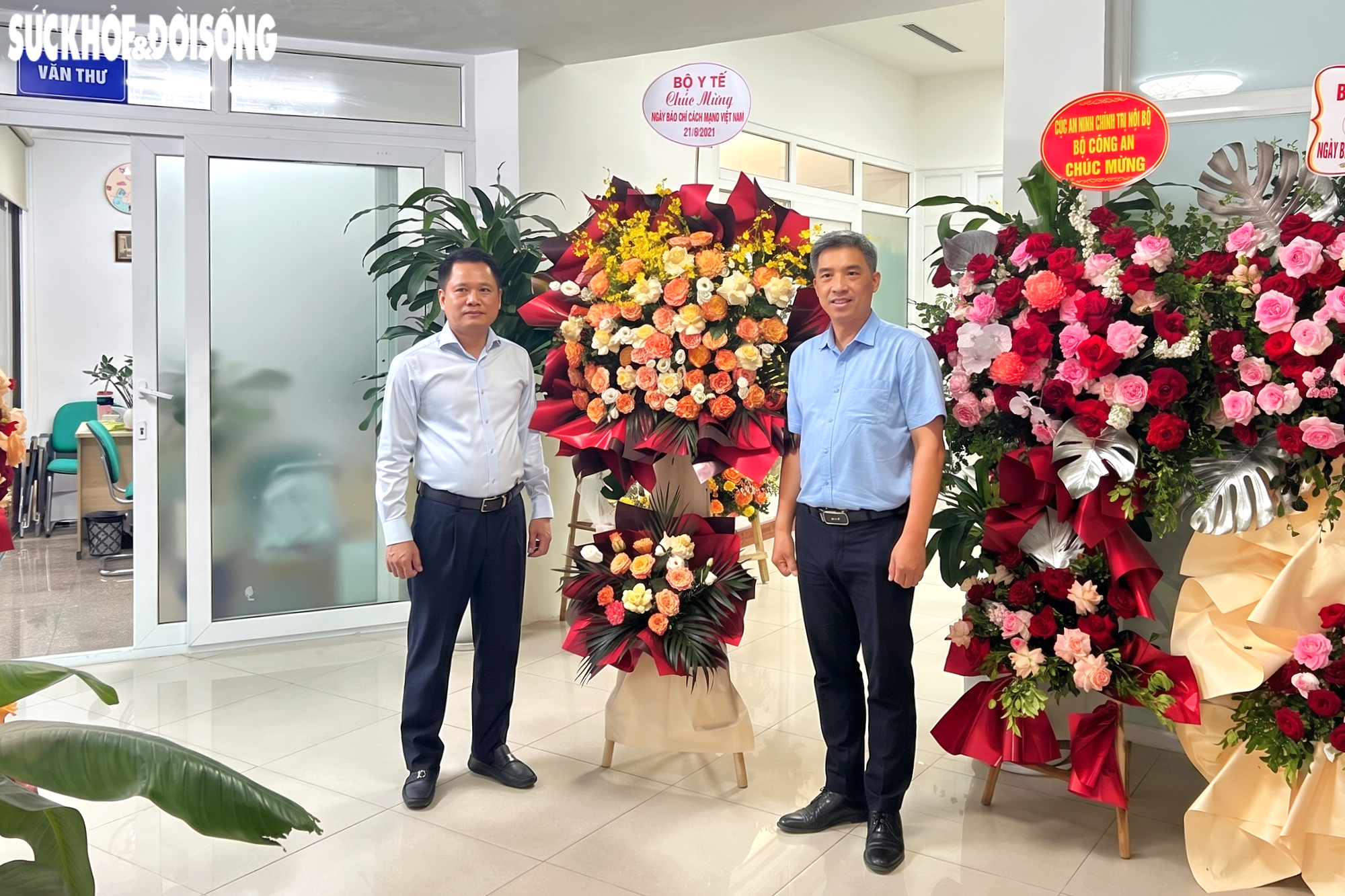 Bộ Y tế chúc mừng Báo Đại Đoàn Kết và Báo Công an Nhân dân nhân Kỷ niệm 101 năm Ngày Báo chí Cách mạng Việt Nam- Ảnh 1. Bộ Y tế chúc mừng Báo Đại Đoàn Kết và Báo Công an Nhân dân nhân Kỷ niệm 101 năm Ngày Báo chí Cách mạng Việt Nam- Ảnh 1.