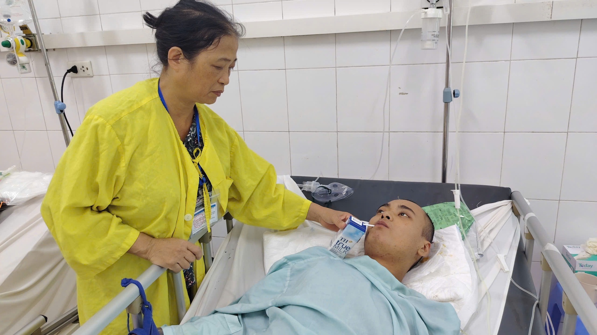 Trên đường thăm hai con nhỏ, người cha trẻ gặp nạn nguy kịch, mẹ già bất lực trước chi phí điều trị- Ảnh 2.