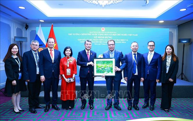 Thủ tướng Lê Minh Hưng gặp cộng đồng người Việt Nam tại Nga- Ảnh 3. Thủ tướng Lê Minh Hưng gặp cộng đồng người Việt Nam tại Nga- Ảnh 3.