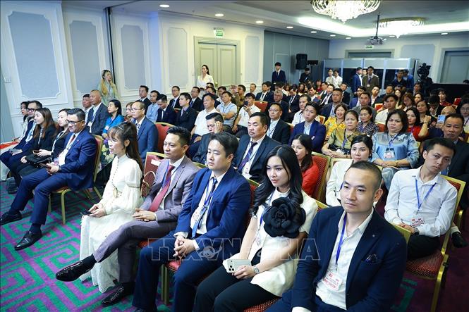 Thủ tướng Lê Minh Hưng gặp cộng đồng người Việt Nam tại Nga- Ảnh 4. Thủ tướng Lê Minh Hưng gặp cộng đồng người Việt Nam tại Nga- Ảnh 4.