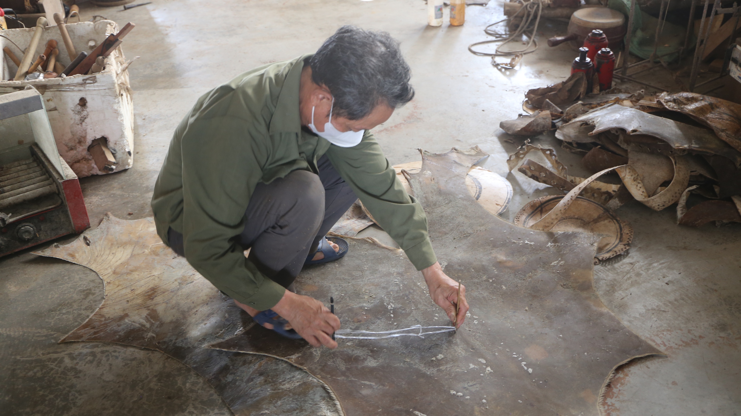 Gallery - Giữ nhịp trống quê giữa vòng xoáy thị trường - image 2