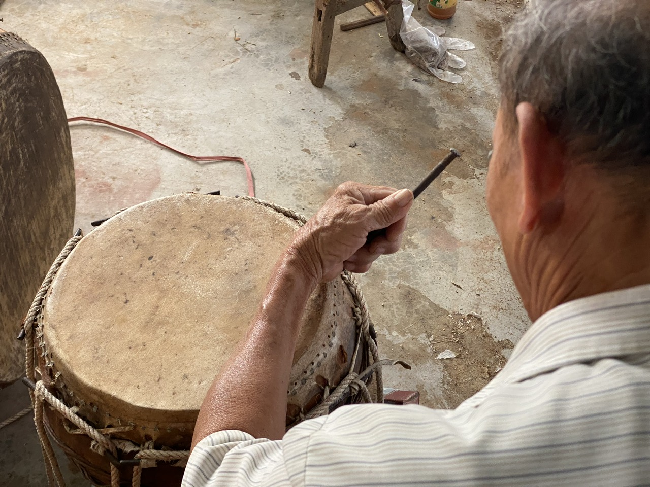Gallery - Giữ nhịp trống quê giữa vòng xoáy thị trường - image 3