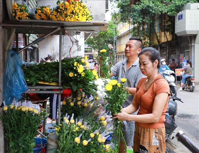Nhộn nhịp chợ Tết Đoan Ngọ- Ảnh 3. Nhộn nhịp chợ Tết Đoan Ngọ- Ảnh 3.