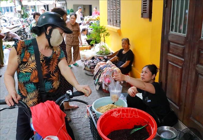 Nhộn nhịp chợ Tết Đoan Ngọ- Ảnh 5. Nhộn nhịp chợ Tết Đoan Ngọ- Ảnh 5.