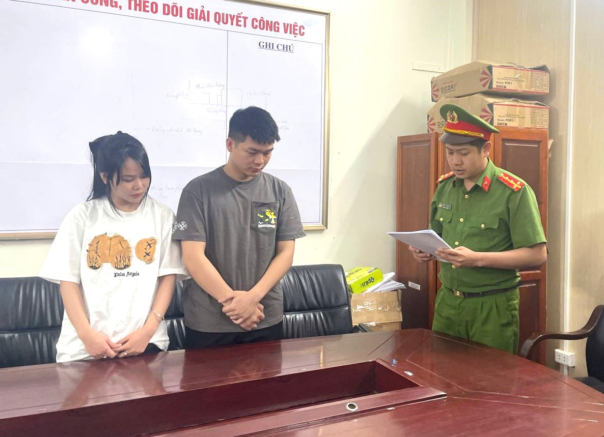 Hơn 5.000 bộ quần áo may gia công được 'hóa trang' thành các thương hiệu nổi tiếng bán trên TikTok- Ảnh 2. Hơn 5.000 bộ quần áo may gia công được 'hóa trang' thành các thương hiệu nổi tiếng bán trên TikTok- Ảnh 2.