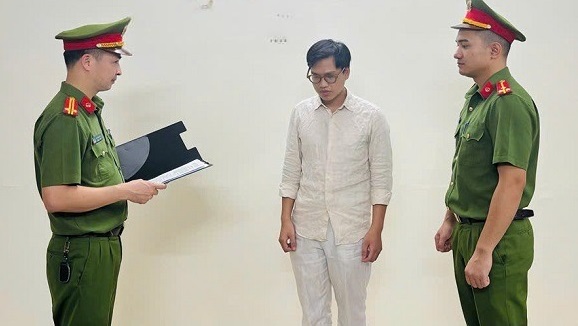 Khởi tố chủ cửa hàng Bull Sneaker về tội xâm phạm quyền sở hữu công nghiệp, thu giữ hàng hóa hơn 3,1 tỷ đồng- Ảnh 1. Khởi tố chủ cửa hàng Bull Sneaker về tội xâm phạm quyền sở hữu công nghiệp, thu giữ hàng hóa hơn 3,1 tỷ đồng- Ảnh 1.