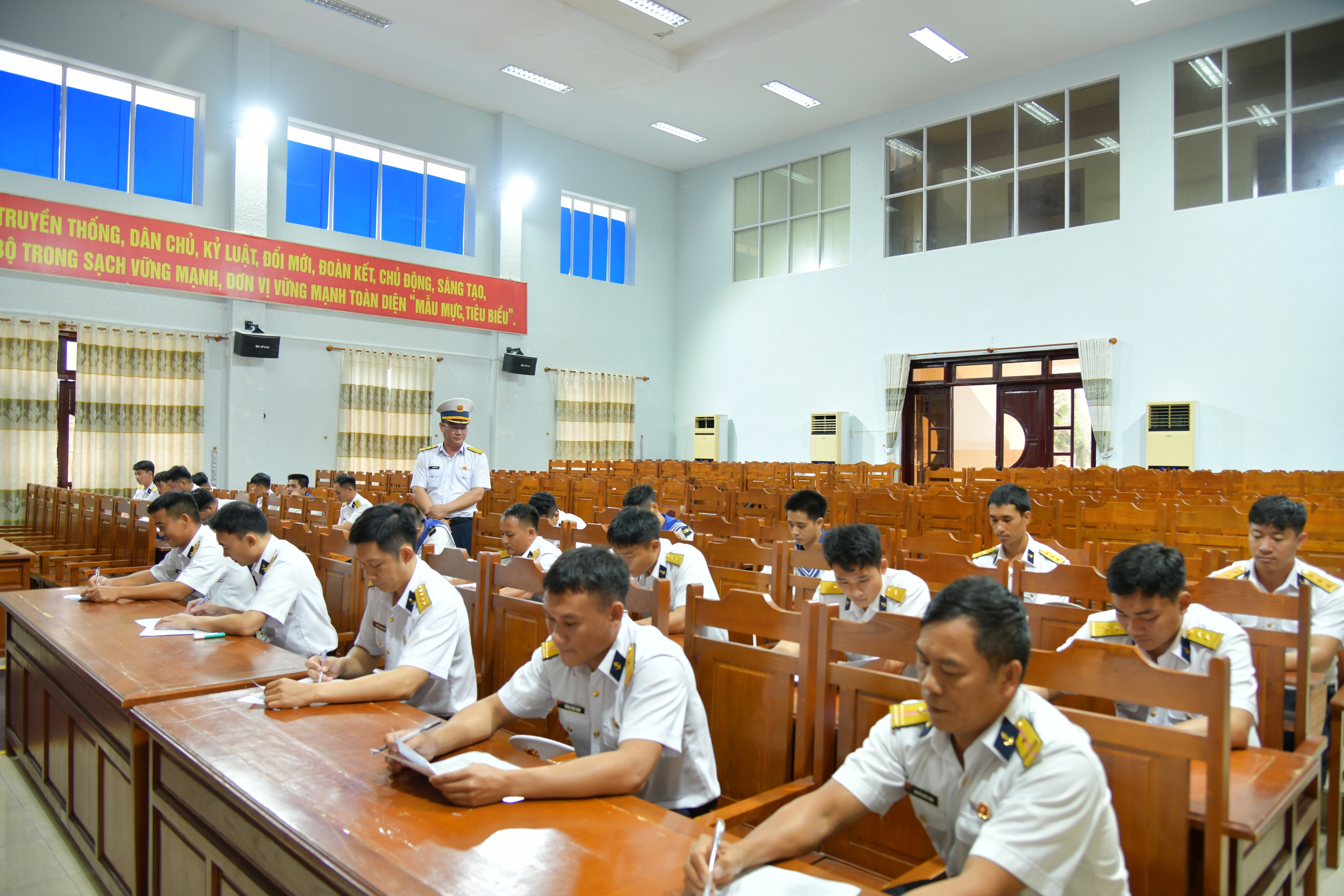 Bộ Tư lệnh Vùng 4 kiểm tra đơn vị vững mạnh toàn diện tại Lữ đoàn 955- Ảnh 5. Bộ Tư lệnh Vùng 4 kiểm tra đơn vị vững mạnh toàn diện tại Lữ đoàn 955- Ảnh 5.