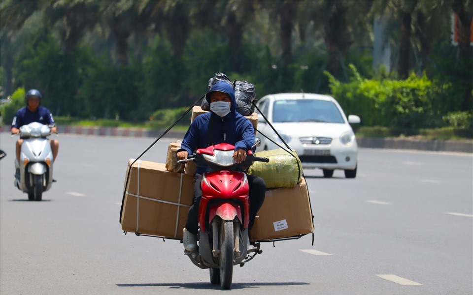 Nắng bỏng rát, xem cảnh sát luyện tập phương án cứu nạn dưới nước ở Huế- Ảnh 10. Nắng nóng diện rộng gia tăng trong bối cảnh nguy cơ El Nino mạnh quay trở lại, lên kịch bản ứng phó