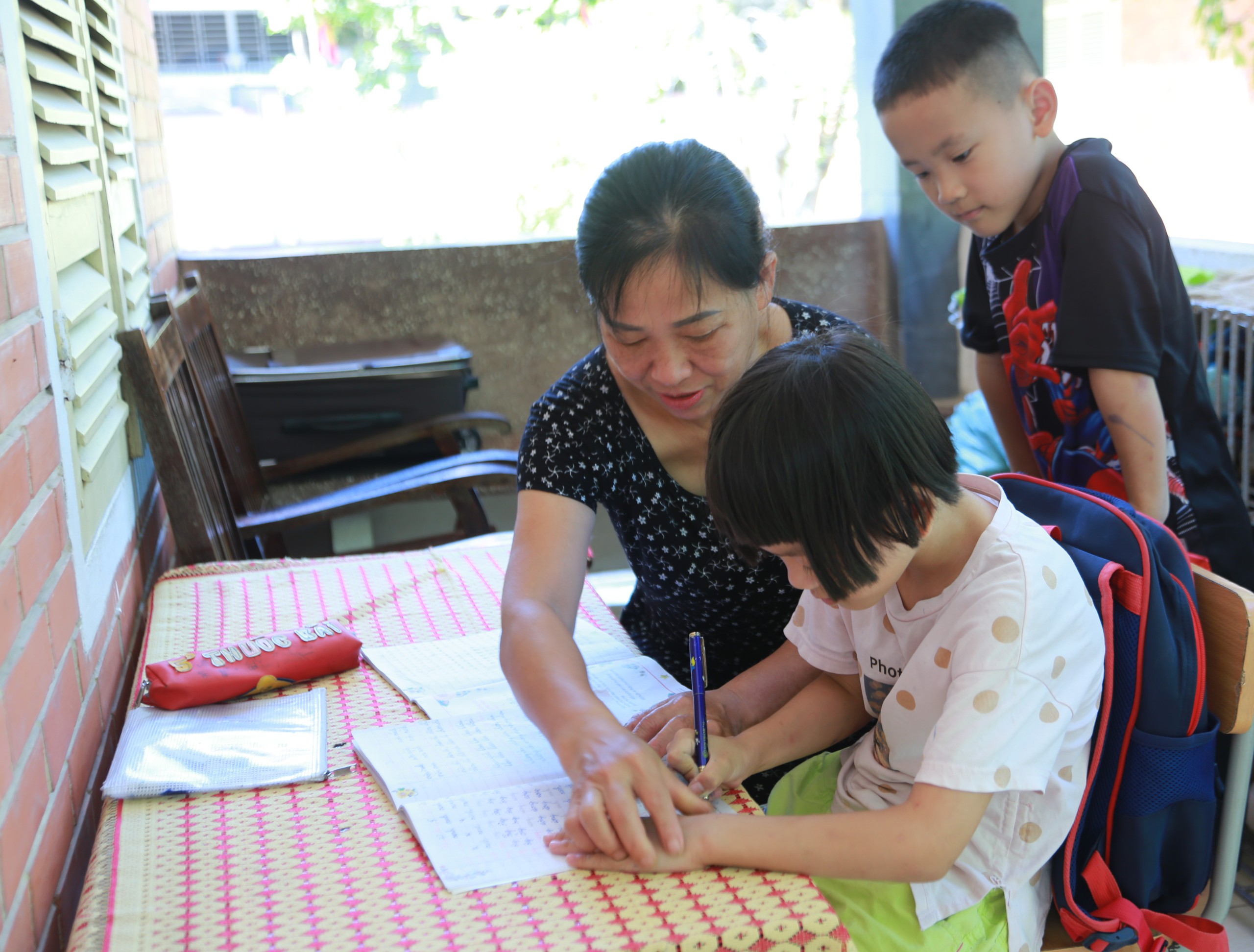 Từ quán nước ven đường đến giảng đường đại học - Ảnh 4.