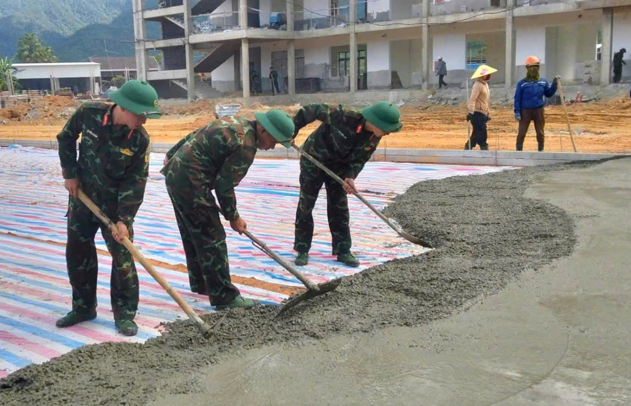 Quân đội tăng tốc hỗ trợ xây dựng trường học nội trú vùng cao ở Huế- Ảnh 2. Quân đội tăng tốc hỗ trợ xây dựng trường học nội trú vùng cao ở Huế- Ảnh 2.