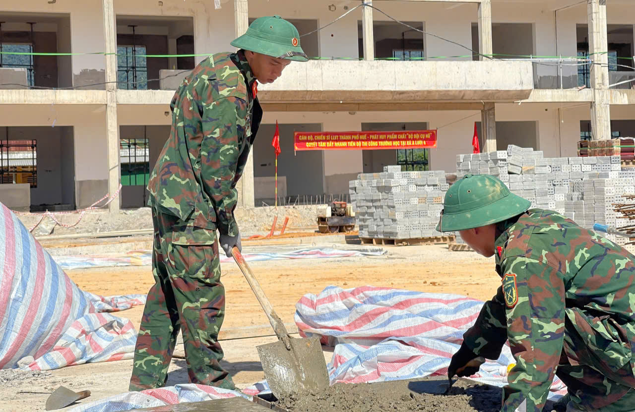 Quân đội tăng tốc hỗ trợ xây dựng trường học nội trú vùng cao ở Huế- Ảnh 4. Quân đội tăng tốc hỗ trợ xây dựng trường học nội trú vùng cao ở Huế- Ảnh 4.