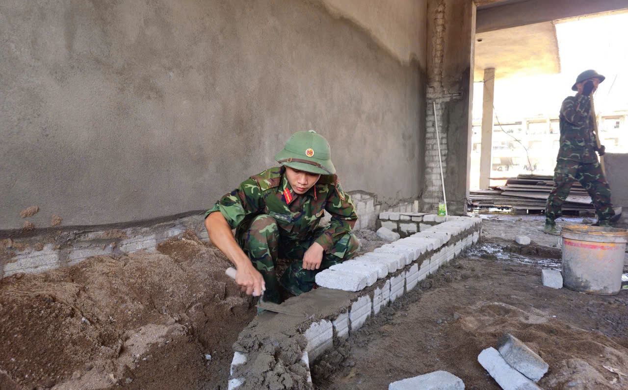 Quân đội tăng tốc hỗ trợ xây dựng trường học nội trú vùng cao ở Huế- Ảnh 6. Quân đội tăng tốc hỗ trợ xây dựng trường học nội trú vùng cao ở Huế- Ảnh 6.