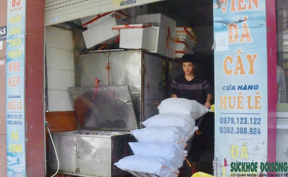 Đá viên giải nhiệt mùa hè: Sạch đến đâu?- Ảnh 2. Đá viên giải nhiệt mùa hè: Sạch đến đâu?- Ảnh 2.