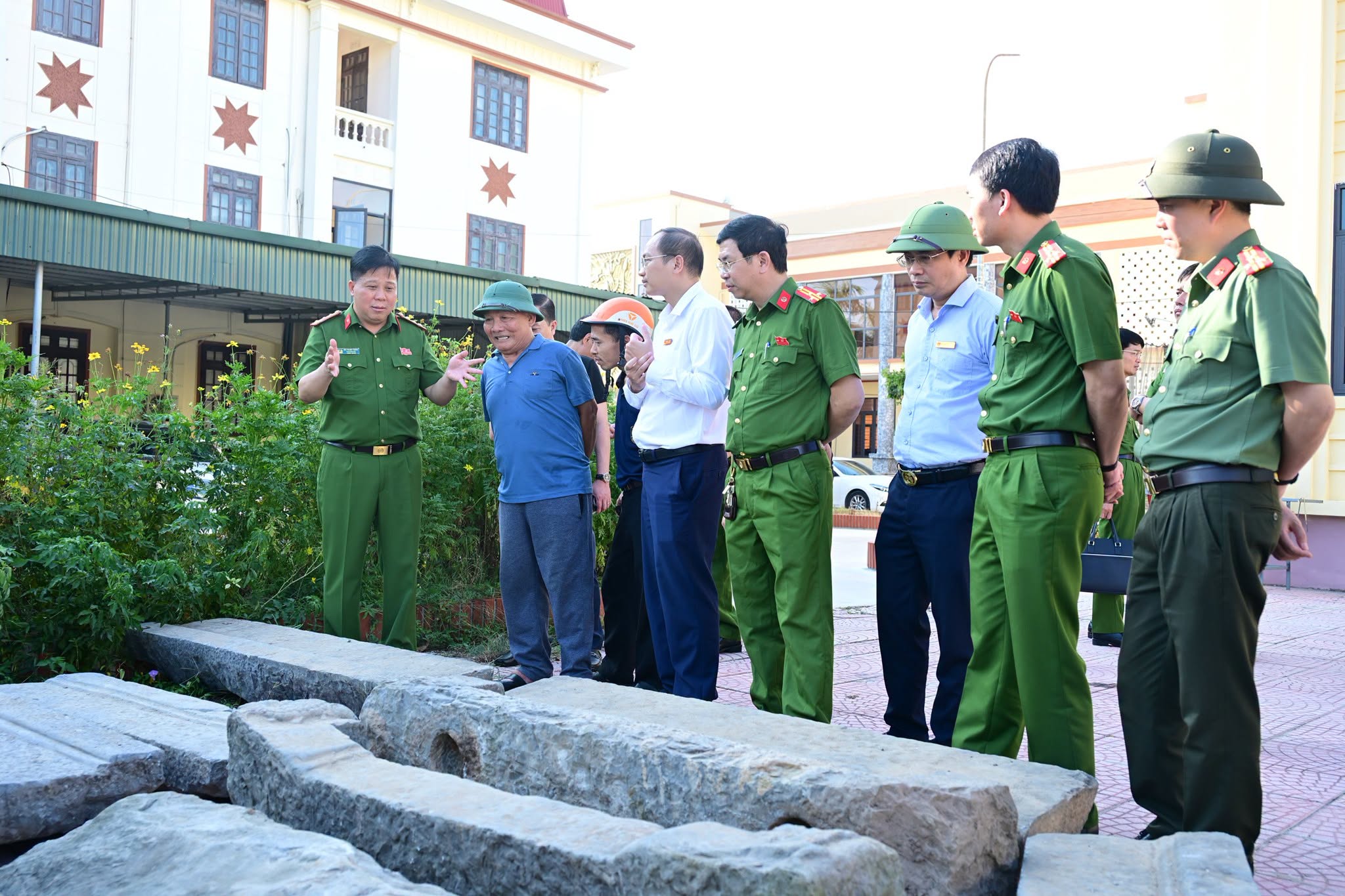 Nhóm đối tượng trộm 4 nhịp cầu đá cổ ở Hải Phòng khai gì?- Ảnh 4. Nhóm đối tượng trộm 4 nhịp cầu đá cổ ở Hải Phòng khai gì?- Ảnh 4.