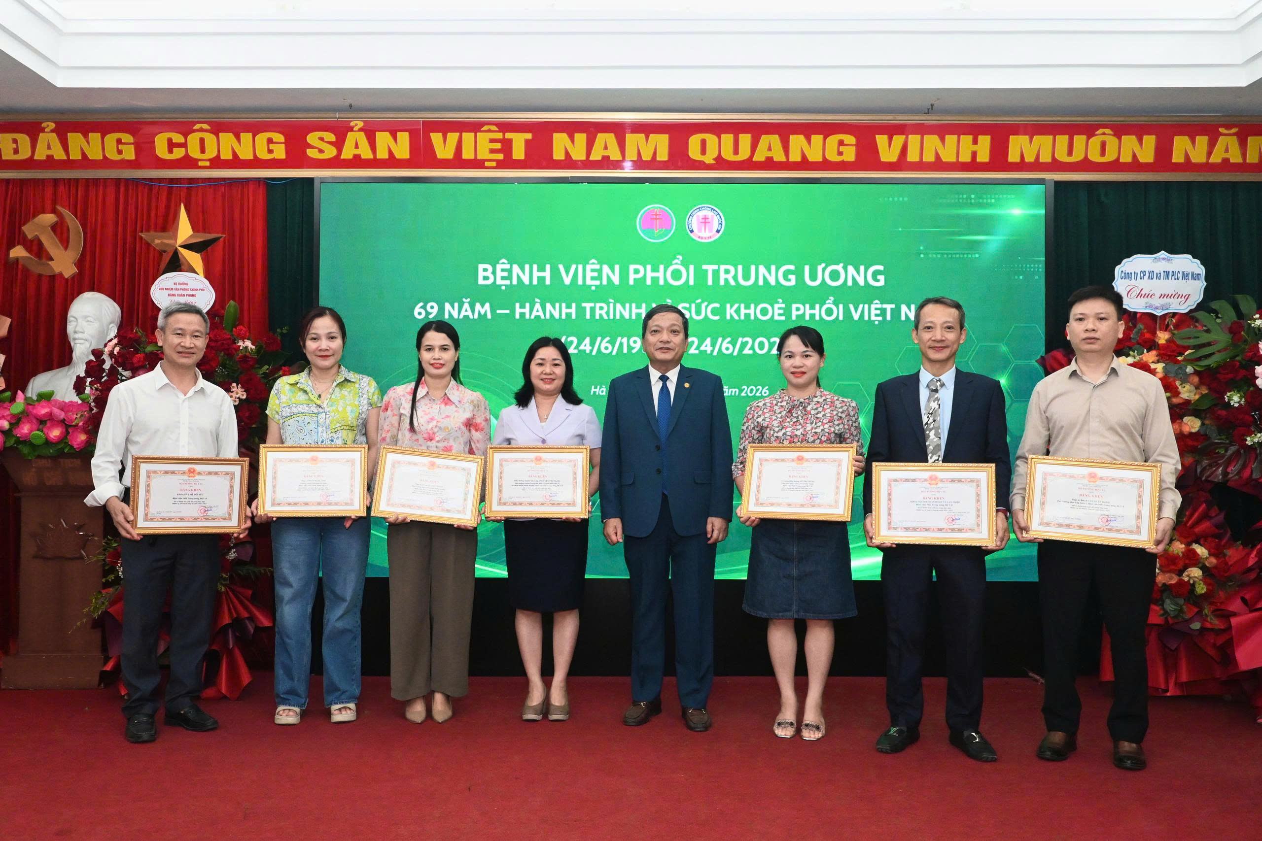Gallery - Bệnh viện Phổi Trung ương kỷ niệm 69 năm thành lập: Bứt phá để phát triển chuyên ngành bệnh phổi và lao - image 1