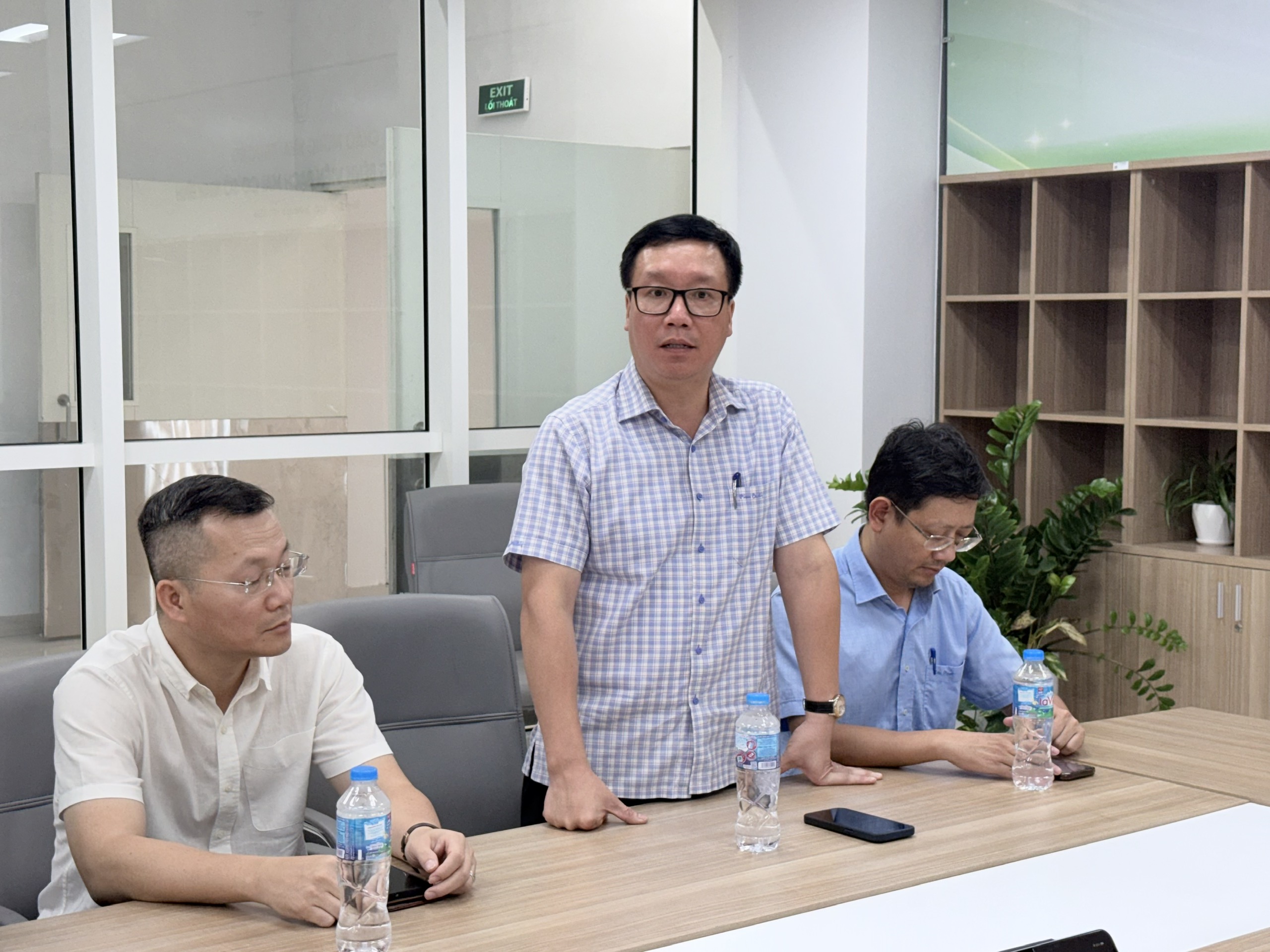 Lãnh đạo Bộ Y tế kiểm tra tiến độ nước rút đưa BV Bạch Mai cơ sở Ninh Bình vào hoạt động- Ảnh 3. Lãnh đạo Bộ Y tế kiểm tra tiến độ nước rút đưa BV Bạch Mai cơ sở Ninh Bình vào hoạt động- Ảnh 3.