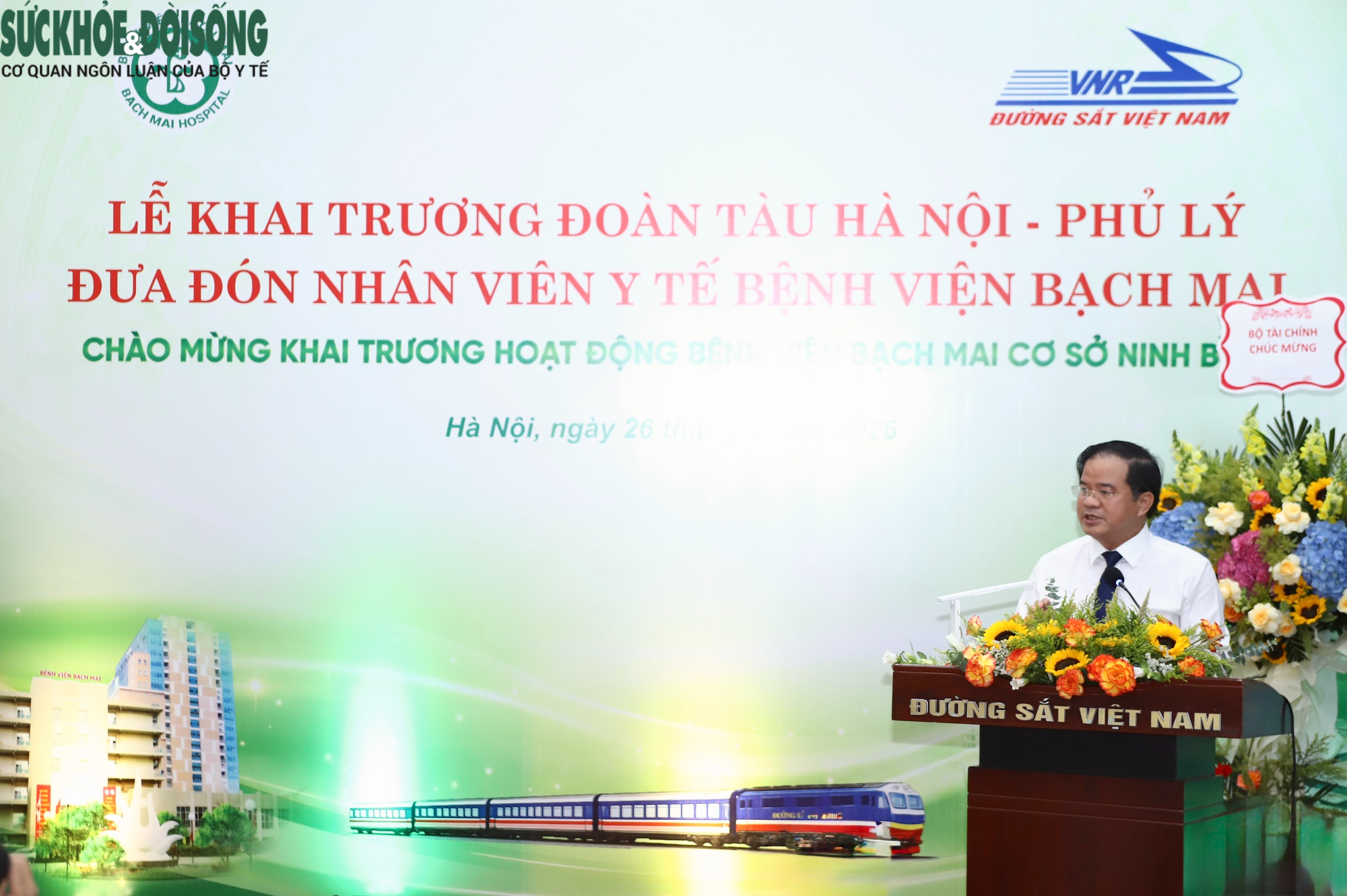 Khai trương đoàn tàu Hà Nội - Phủ Lý đưa đón y, bác sĩ Bệnh viện Bạch Mai- Ảnh 4.