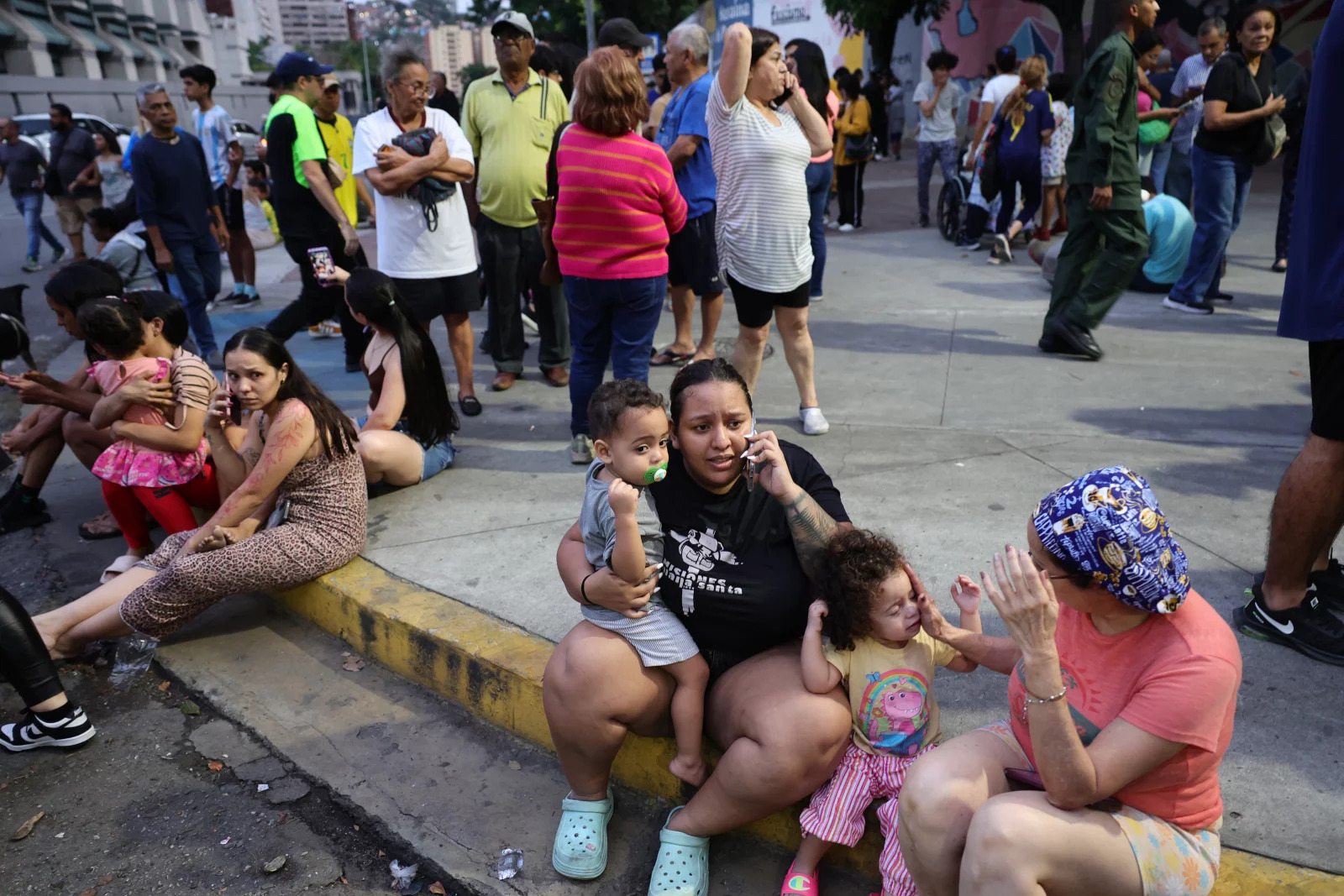 Gallery - Động đất liên hoàn rung chuyển Venezuela - image 2
