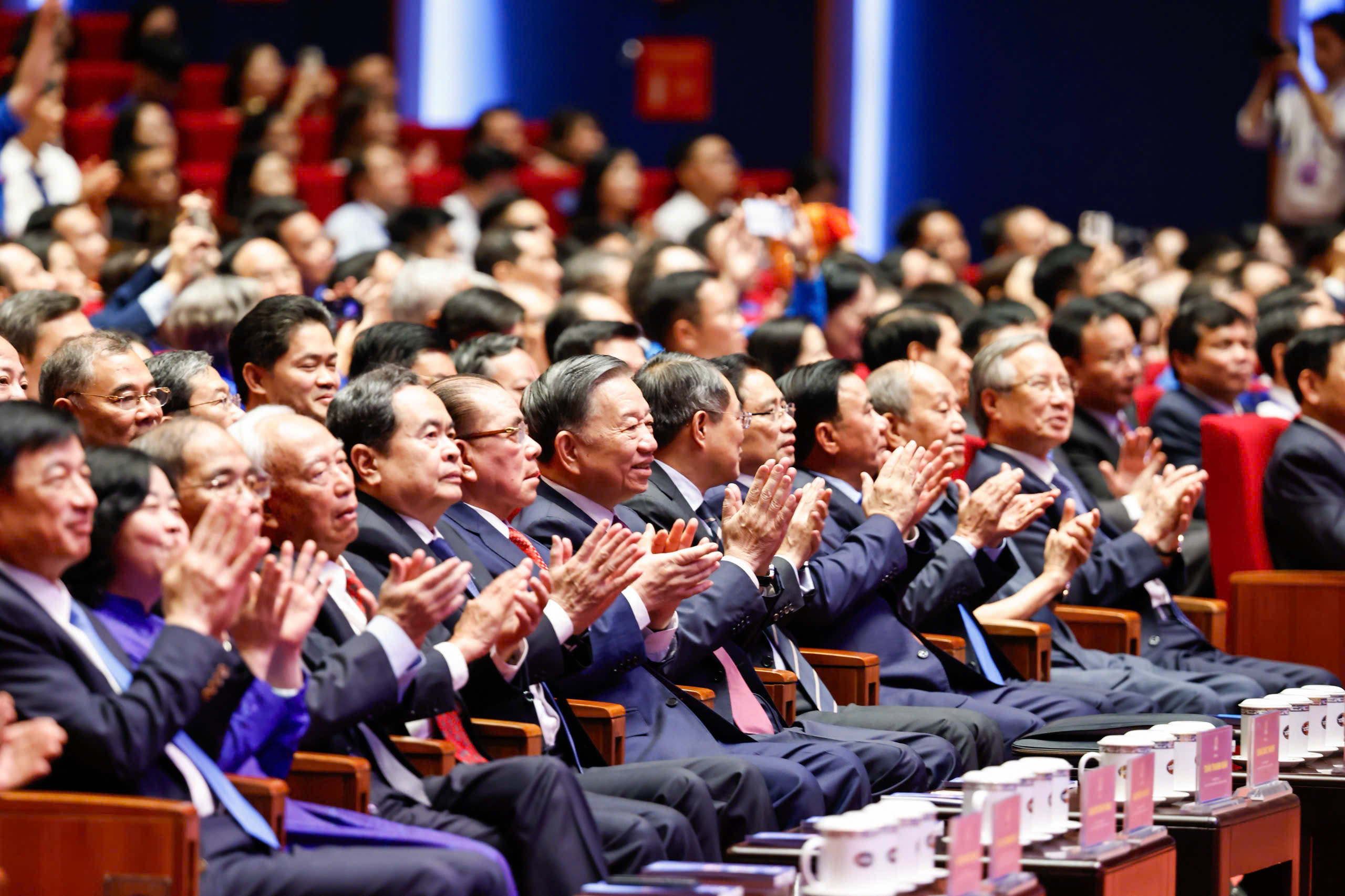 Gallery - Tổng Bí thư, Chủ tịch nước Tô Lâm: "Tương lai rạng rỡ của đất nước được góp sức từ từng bạn trẻ hôm nay" - image 2