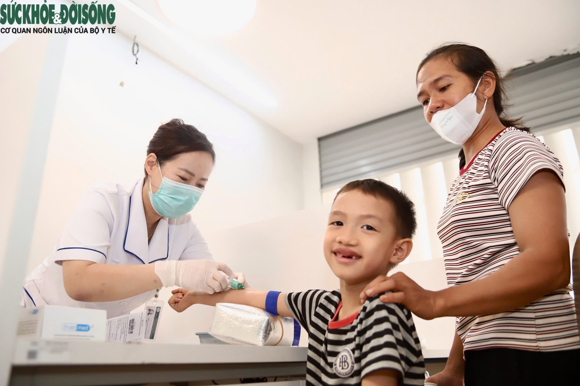 Người dân phấn khởi đi khám miễn phí trong ngày khai trương Bệnh viện Bạch Mai cơ sở Ninh Bình- Ảnh 13.