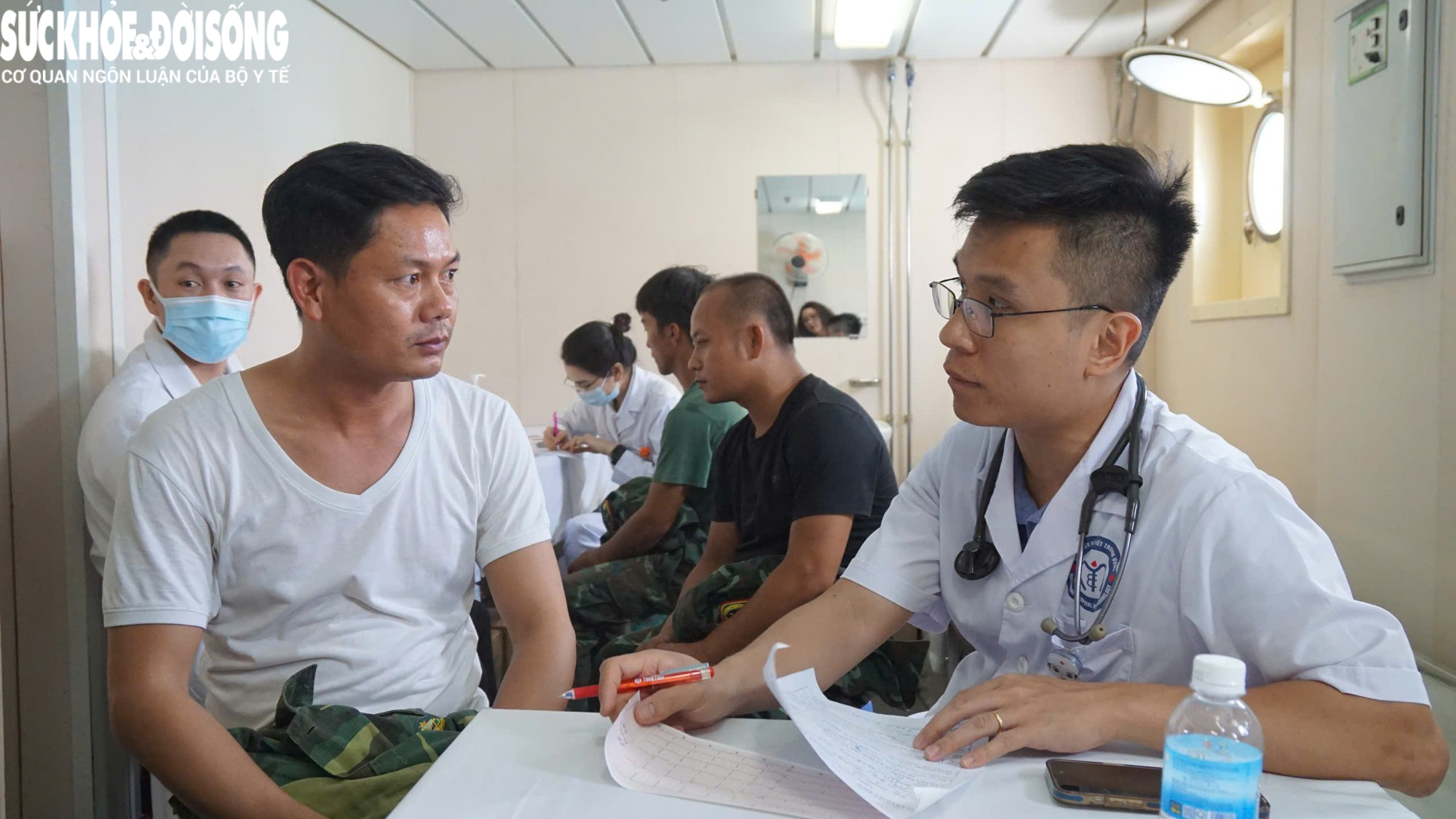 Ký sự Trường Sa: Khám sức khoẻ giữa biển khơi khác biệt thế nào?- Ảnh 17.