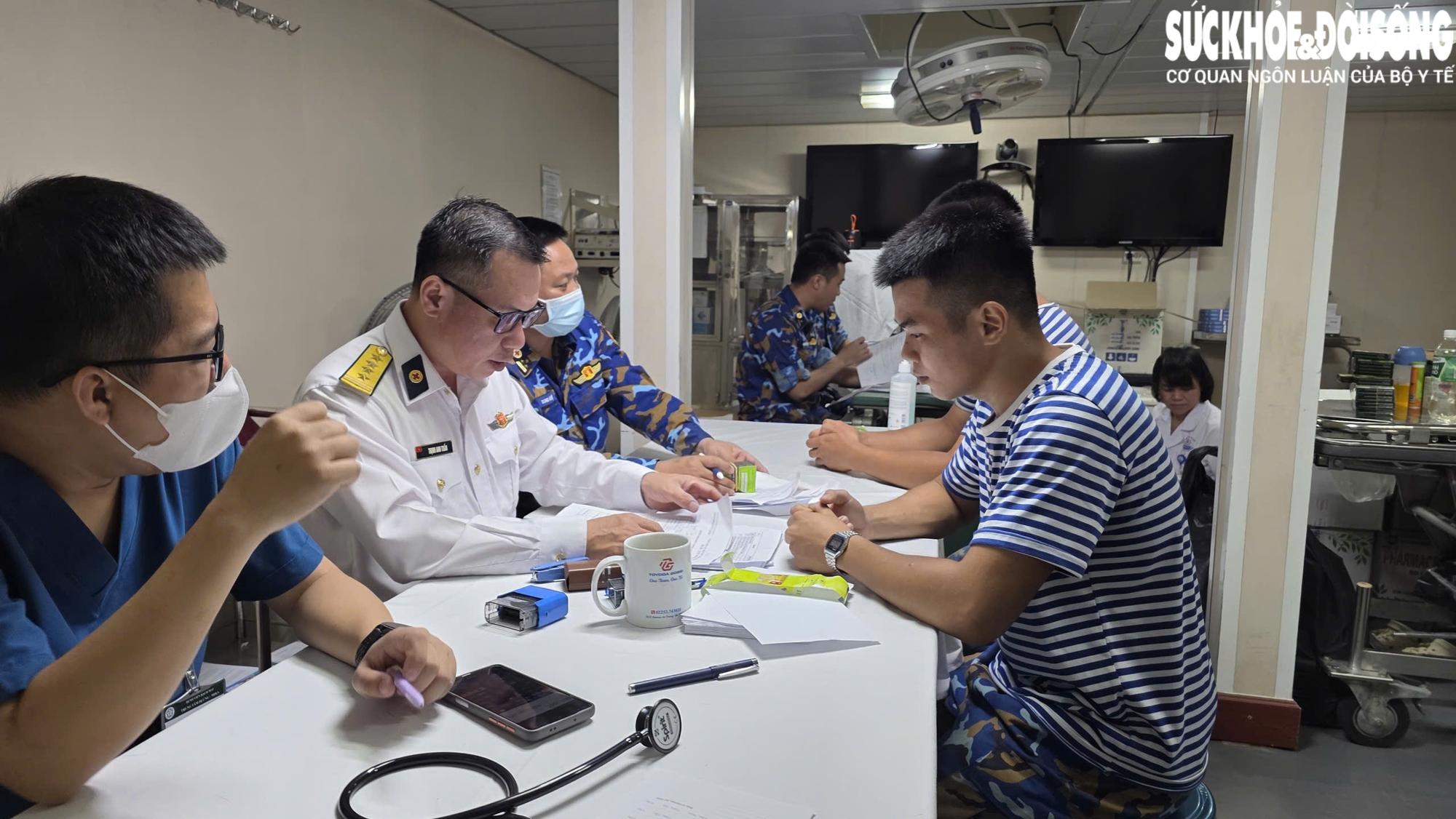 Ký sự Trường Sa: Khám sức khoẻ giữa biển khơi khác biệt thế nào?- Ảnh 30.
