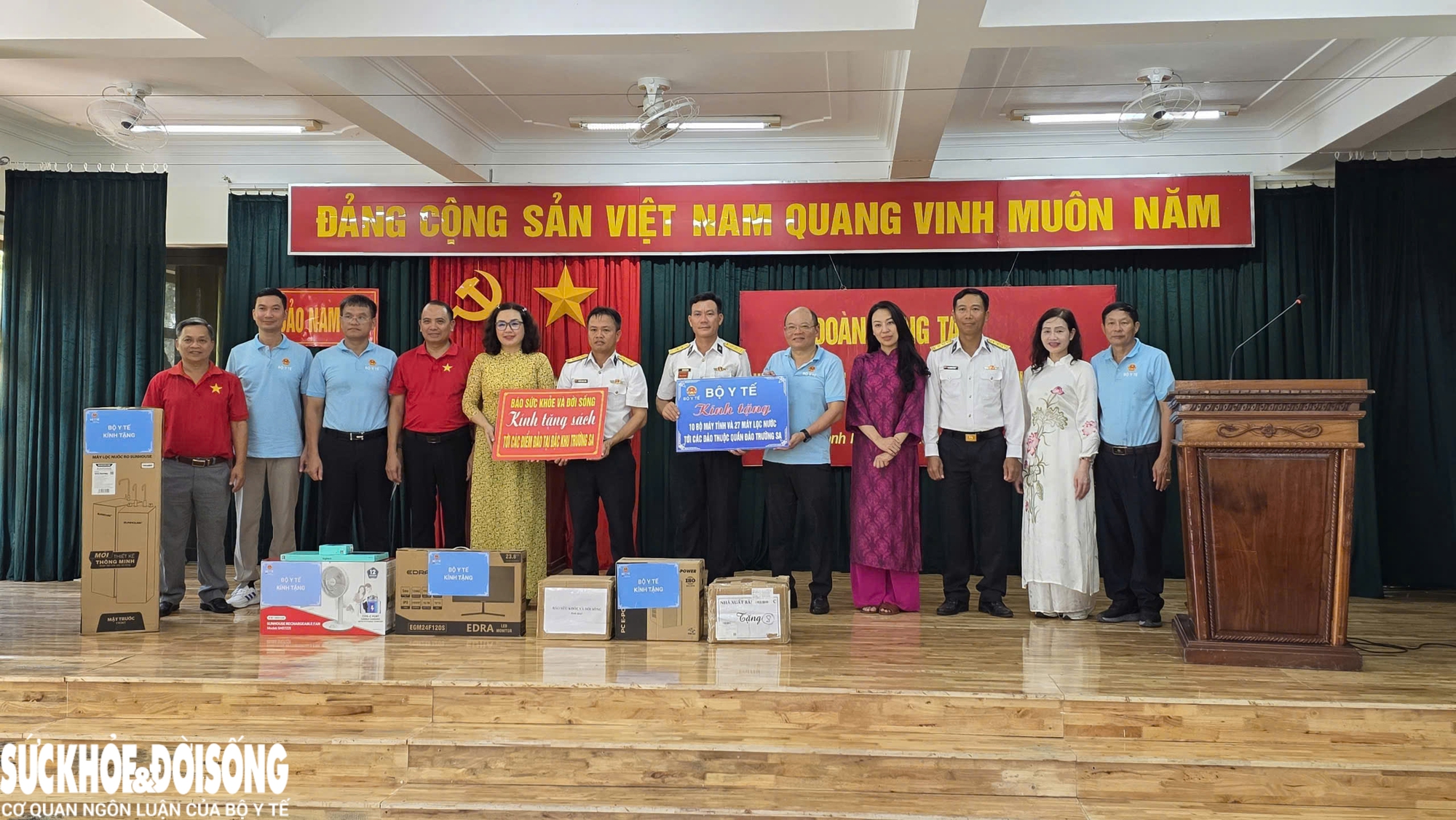 Cấp cứu Y tế Trường sa: Hành trình gian khó của các bác sĩ giữa trùng khơi - Ảnh 11.