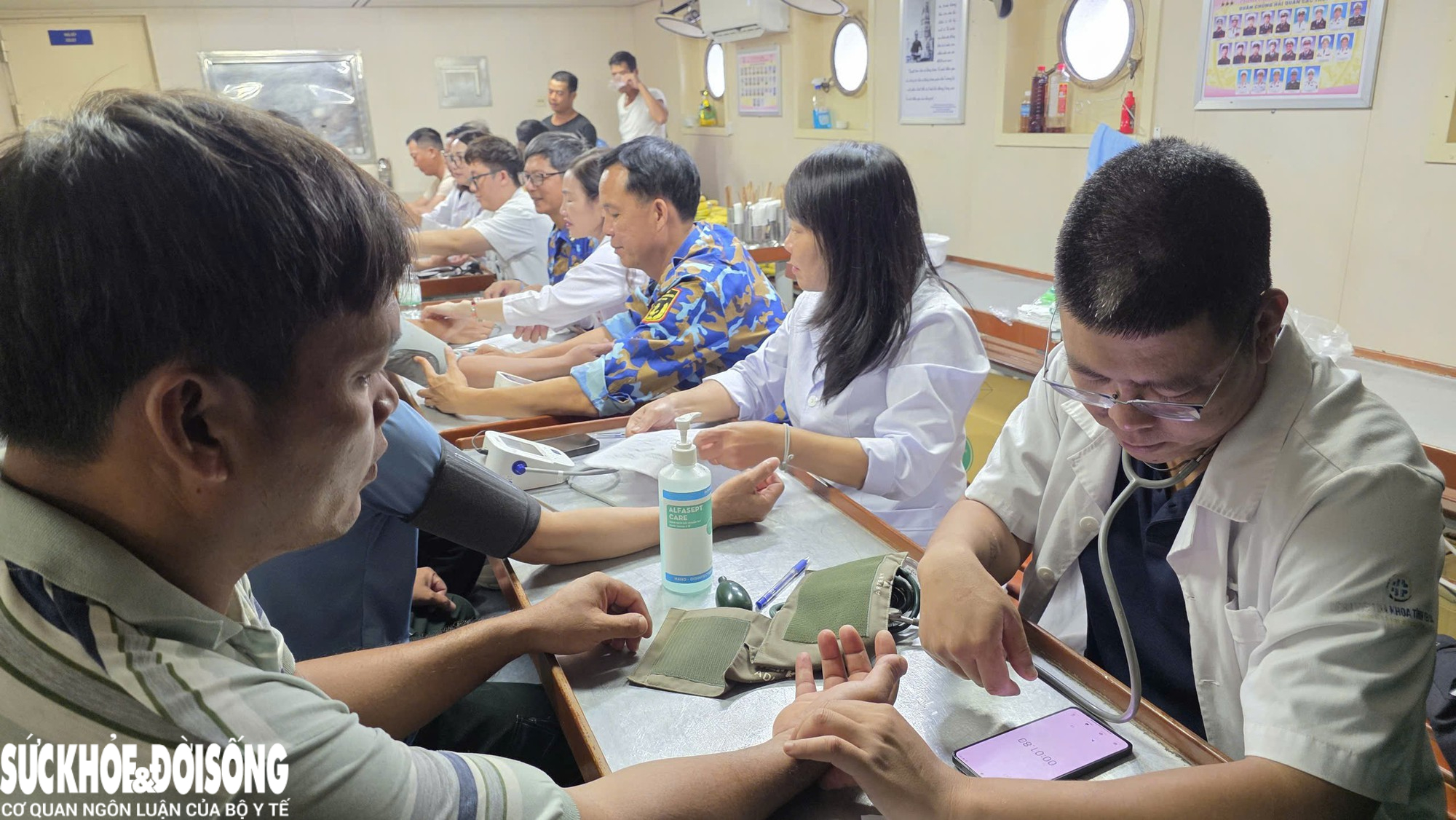 Ký sự Trường Sa: Khám sức khoẻ giữa biển khơi khác biệt thế nào?- Ảnh 11.