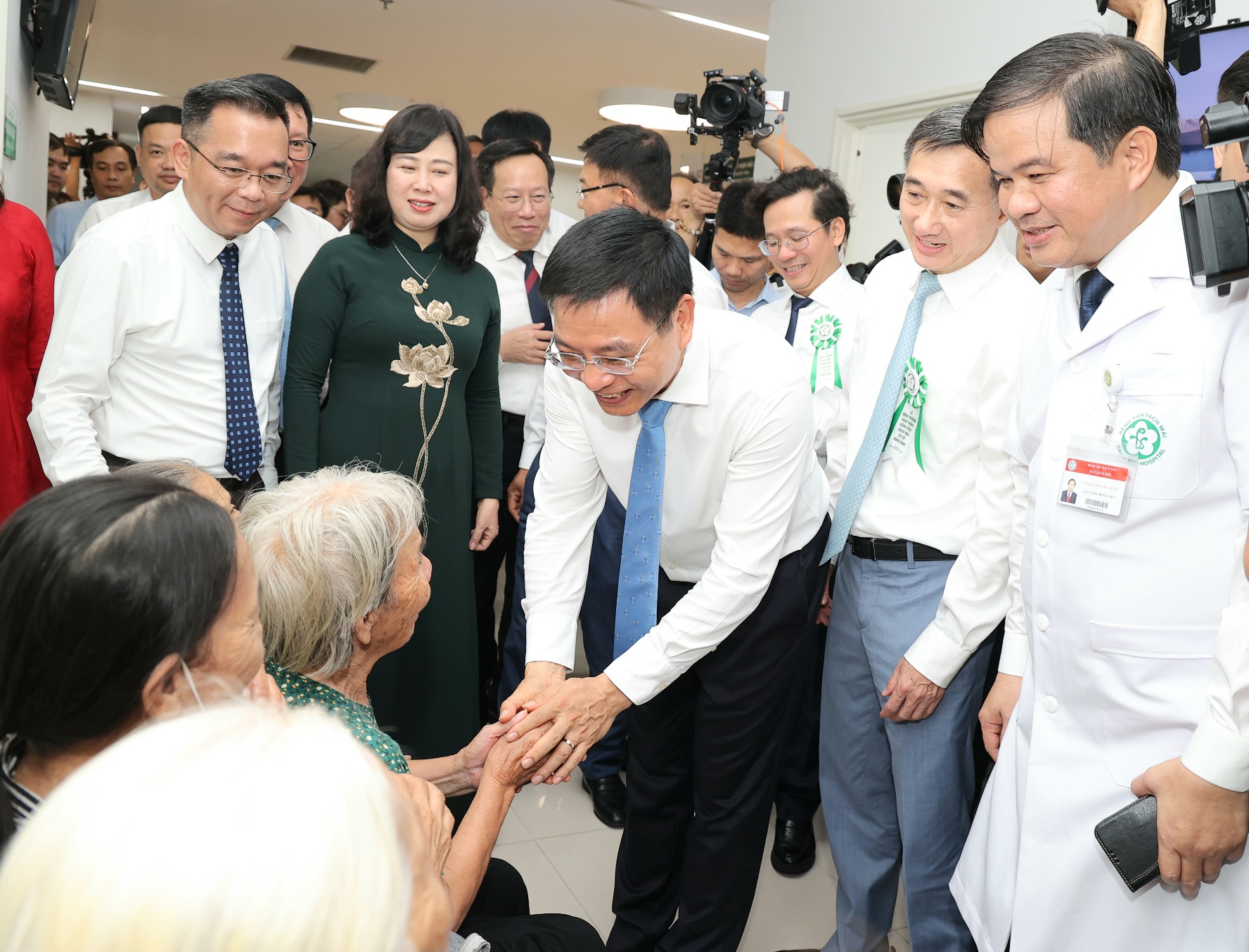 Phó Thủ tướng: Giá trị của Bệnh viện Bạch Mai cơ sở Ninh Bình phải được đo bằng sức khỏe và niềm tin của người dân- Ảnh 4.