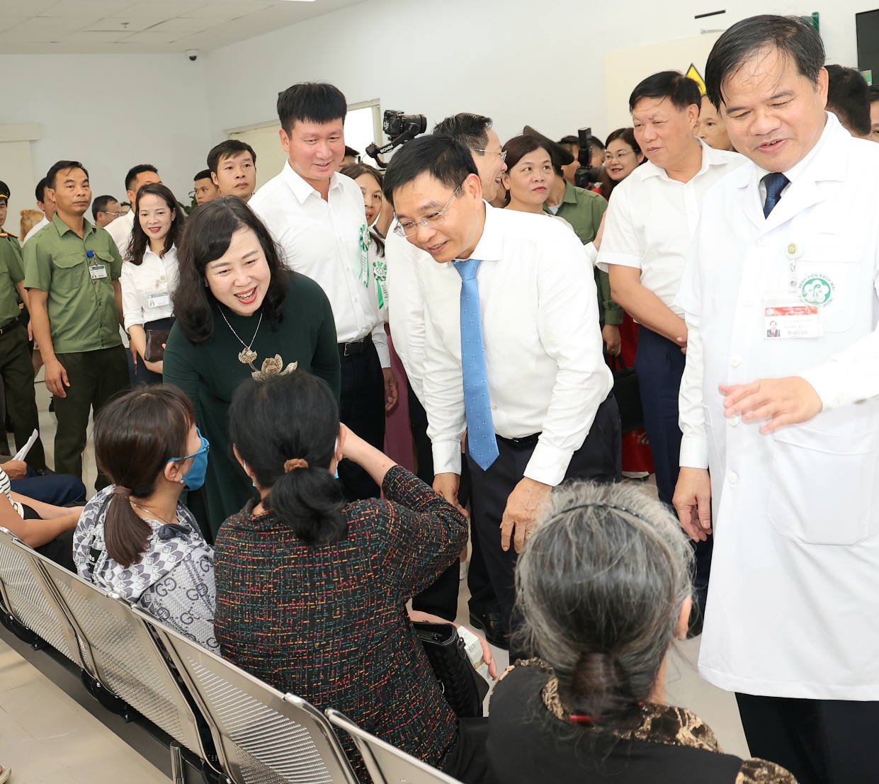 Phó Thủ tướng: Giá trị của Bệnh viện Bạch Mai cơ sở Ninh Bình phải được đo bằng sức khỏe và niềm tin của người dân- Ảnh 5.
