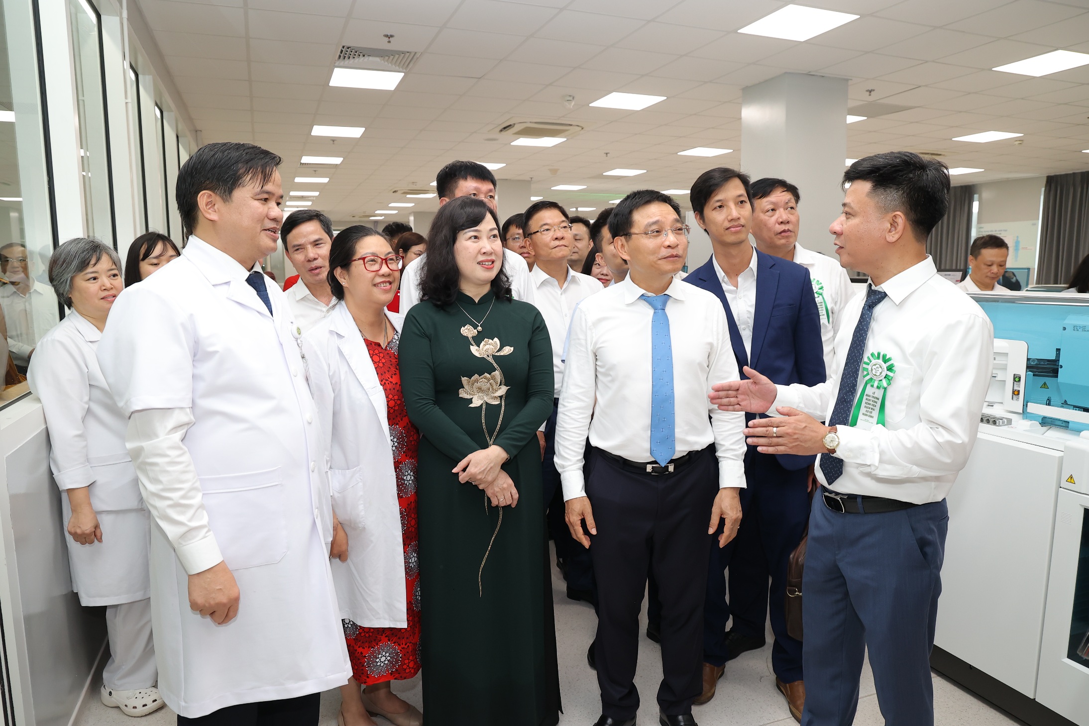 Phó Thủ tướng: Giá trị của Bệnh viện Bạch Mai cơ sở Ninh Bình phải được đo bằng sức khỏe và niềm tin của người dân- Ảnh 8.
