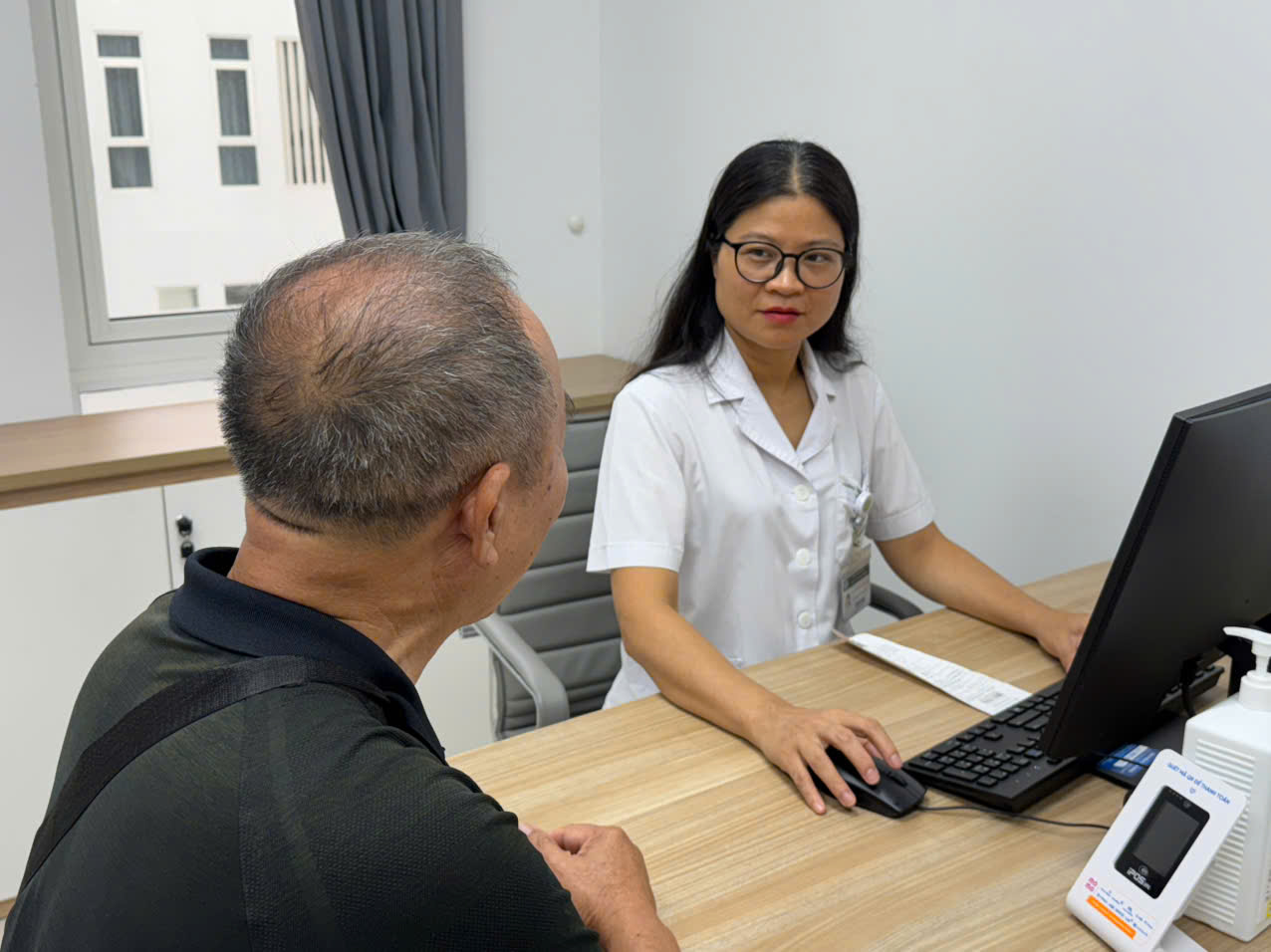 Hơn 1.800 người dân đến khám trong ngày đầu Bệnh viện Bạch Mai cơ sở Ninh Bình hoạt động- Ảnh 4.