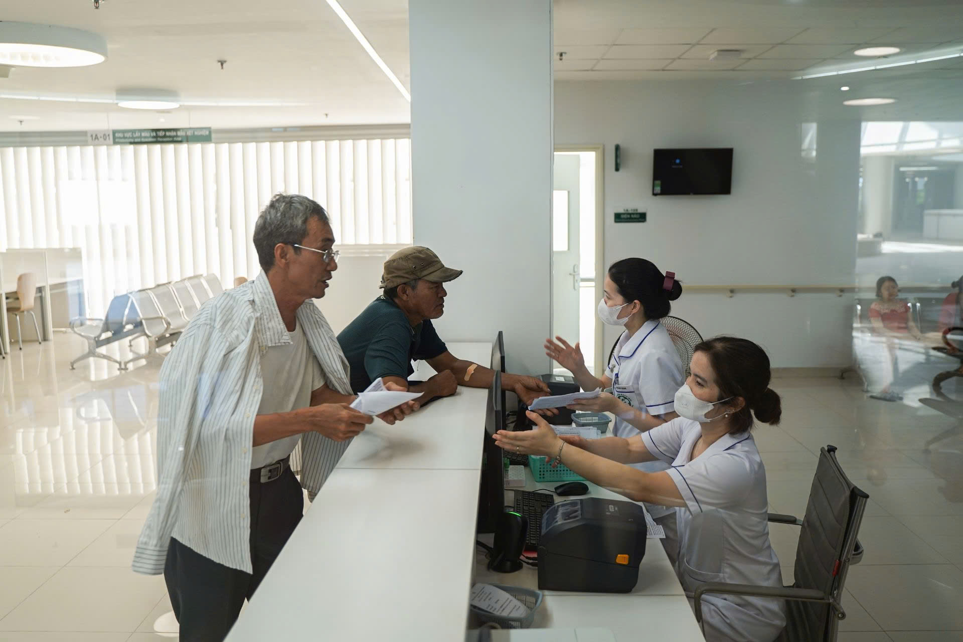 Bộ trưởng Đào Hồng Lan: Bệnh viện Bạch Mai cơ sở Ninh Bình phải trở thành trung tâm khám chữa bệnh chất lượng cao của khu vực
- Ảnh 6.