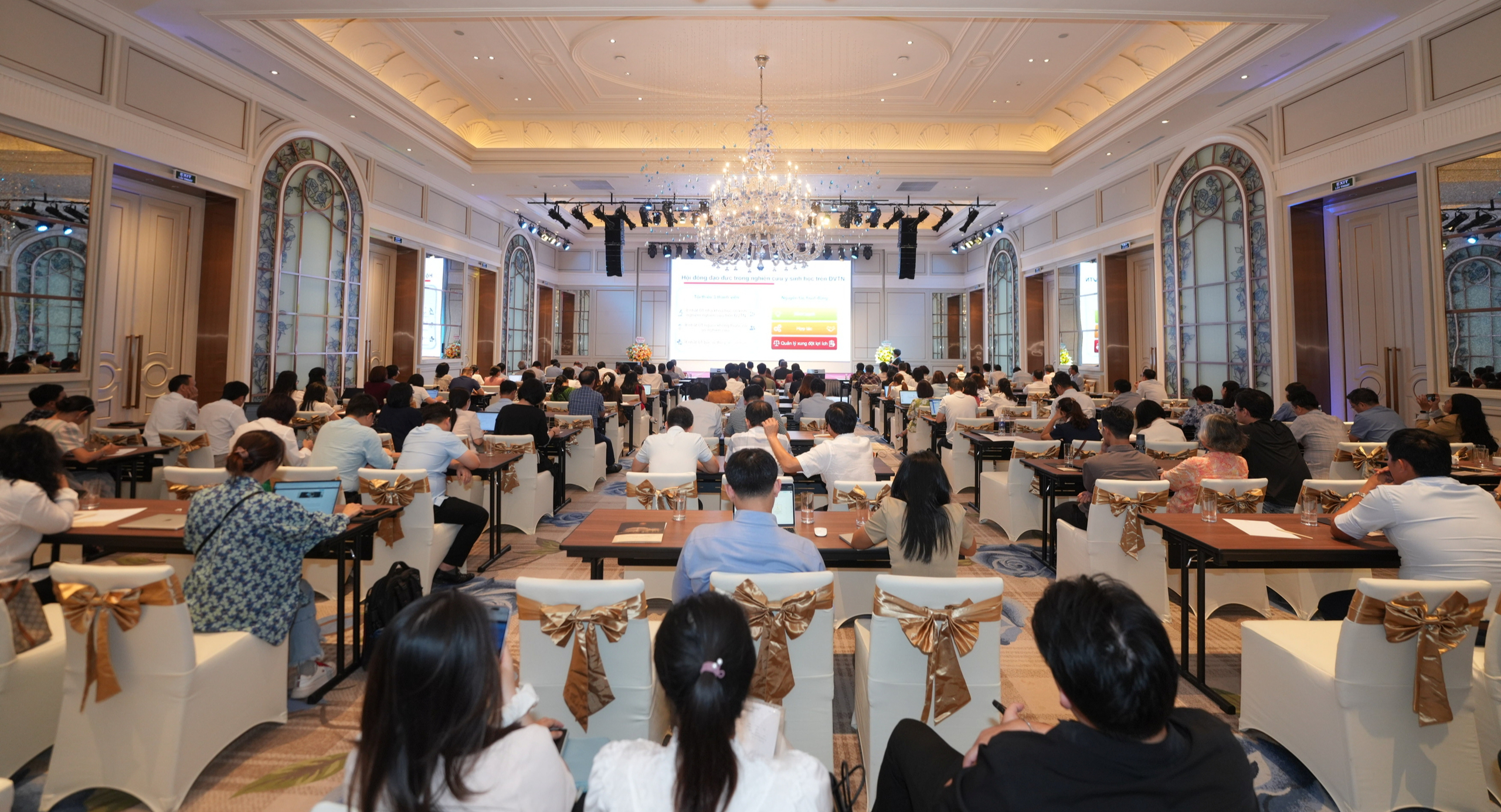 Thứ trưởng Nguyễn Tri Thức: Mạnh dạn thí điểm, đưa nhanh thành tựu khoa học công nghệ vào khám chữa bệnh- Ảnh 11.