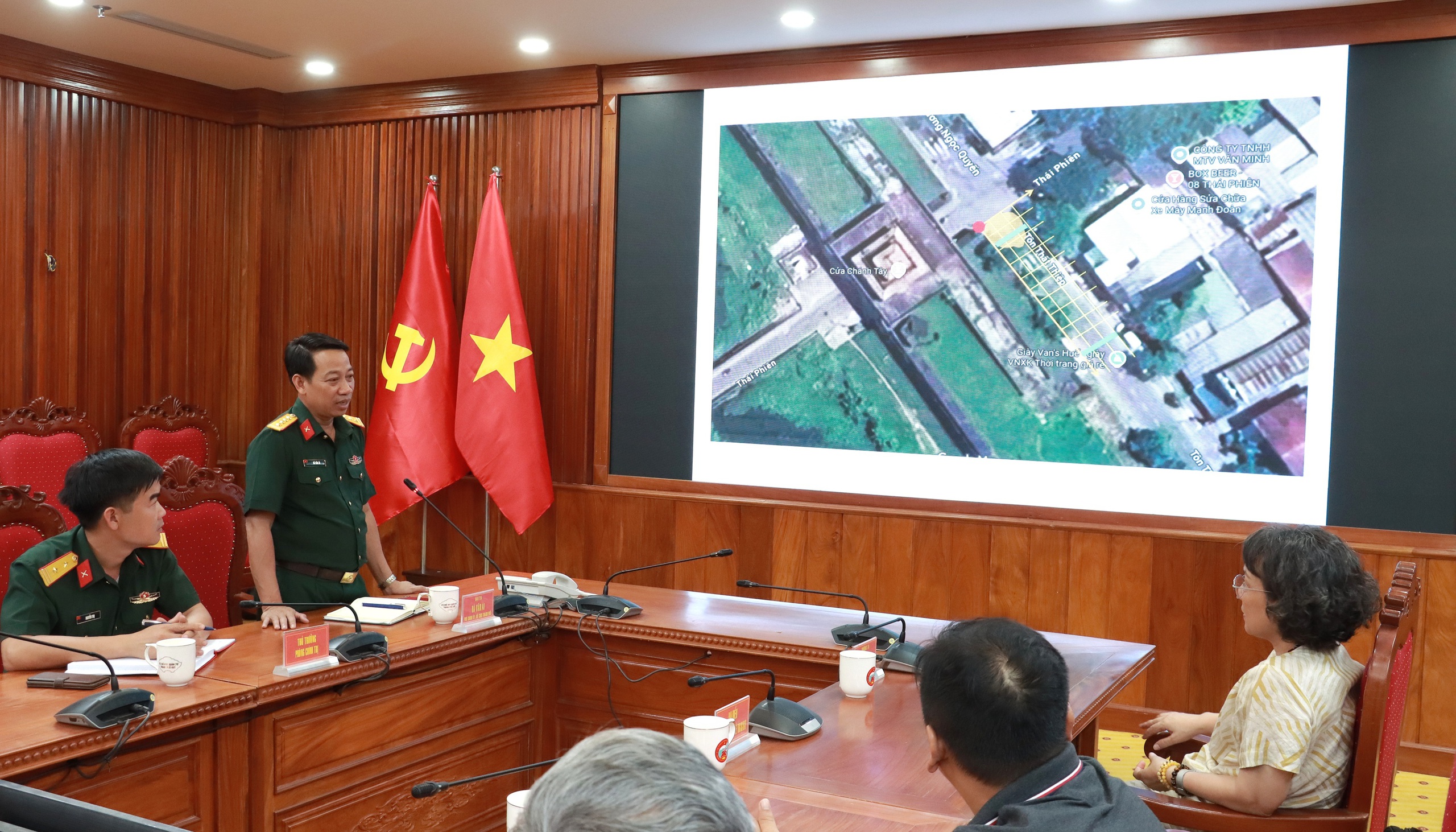 Kết quả khảo sát sơ bộ bằng radar xuyên đất tại các vị trí nghi có mộ tập thể ở Huế- Ảnh 2.