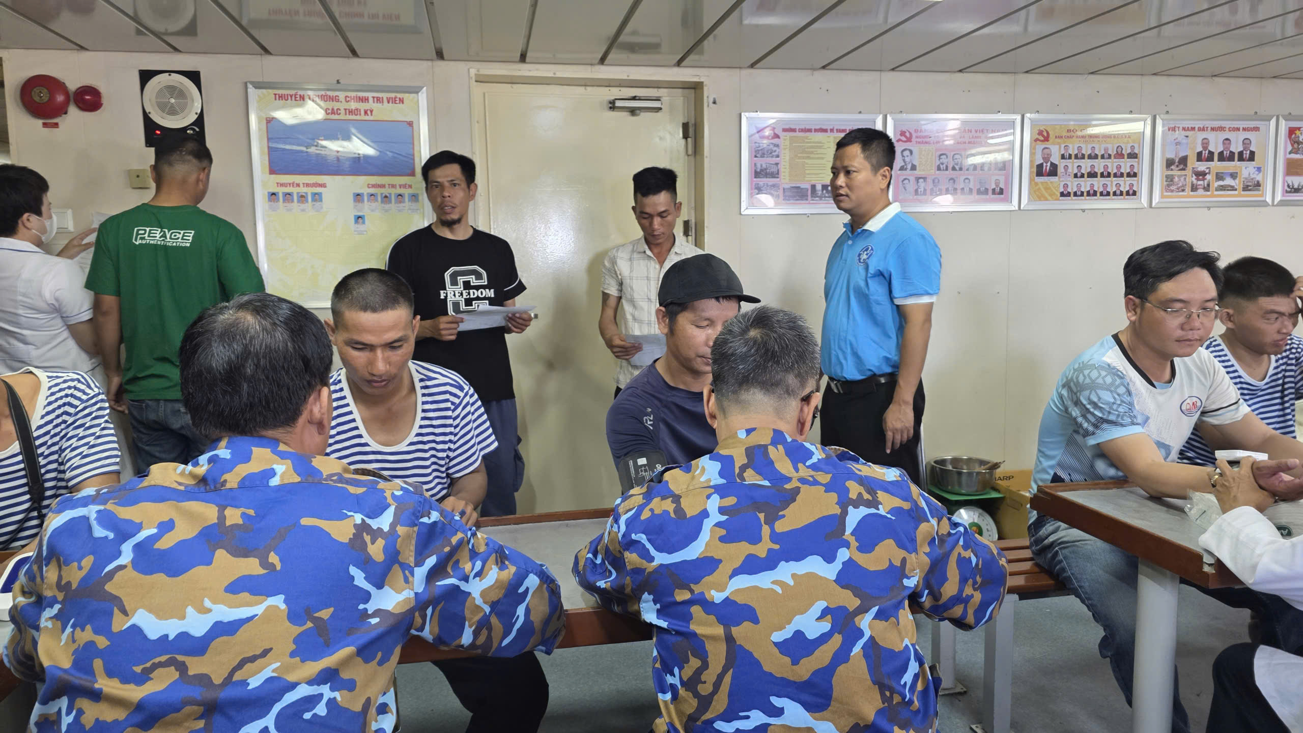 Ký sự Trường Sa: Khám sức khoẻ giữa biển khơi khác biệt thế nào?- Ảnh 26.