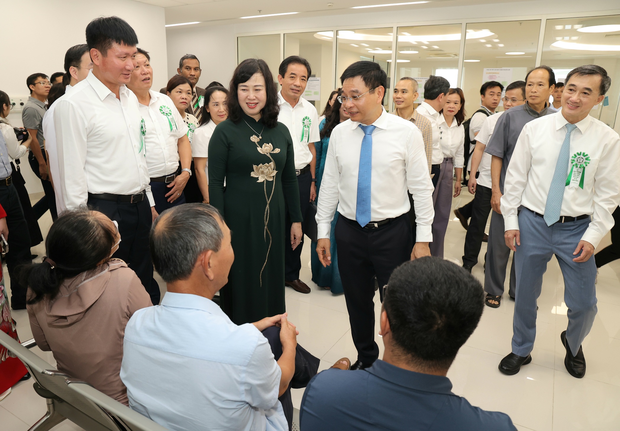 Phó Thủ tướng: Giá trị của Bệnh viện Bạch Mai cơ sở Ninh Bình phải được đo bằng sức khỏe và niềm tin của người dân- Ảnh 6.