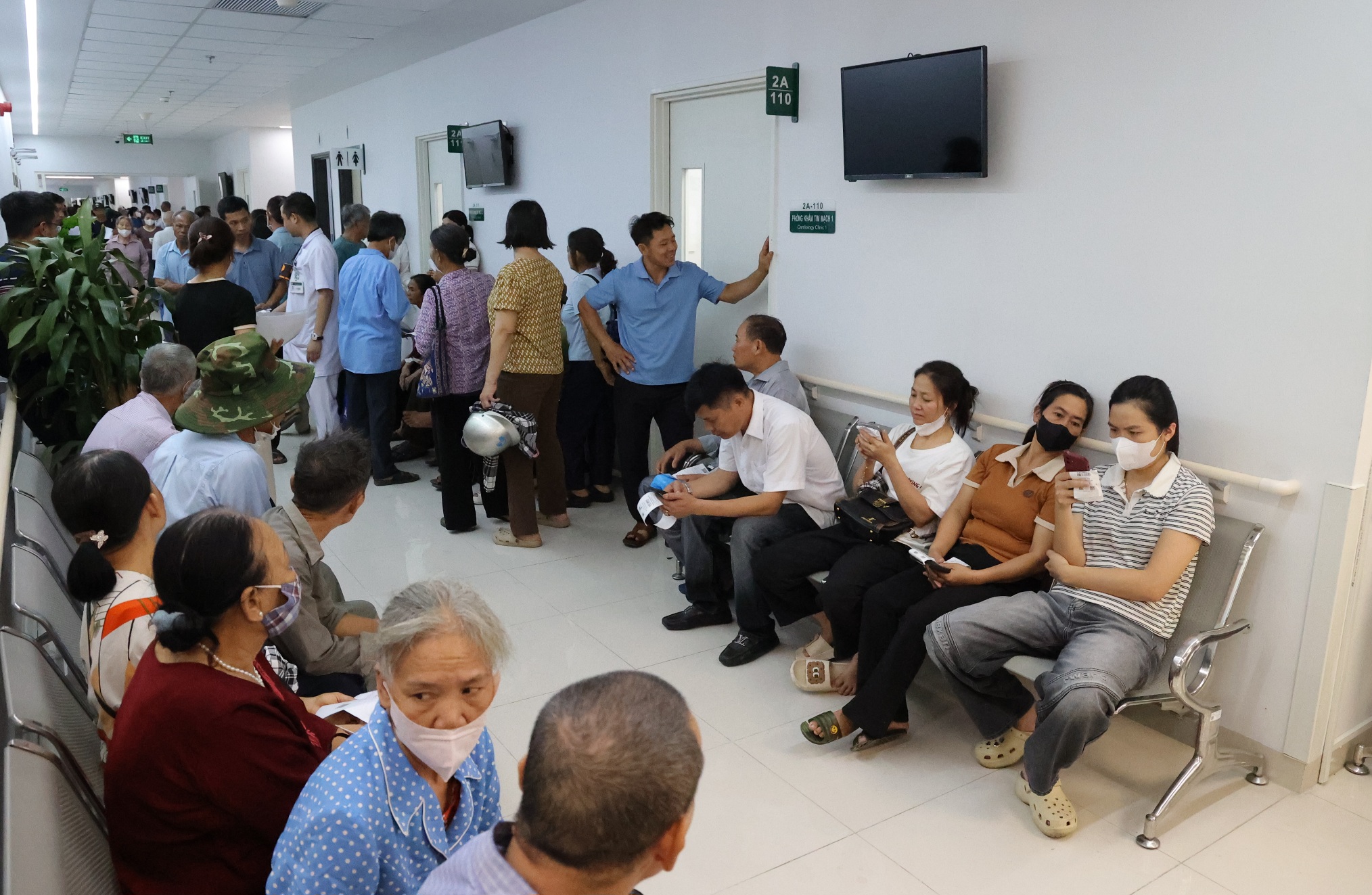 Hơn 1.800 người dân đến khám trong ngày đầu Bệnh viện Bạch Mai cơ sở Ninh Bình hoạt động- Ảnh 6.