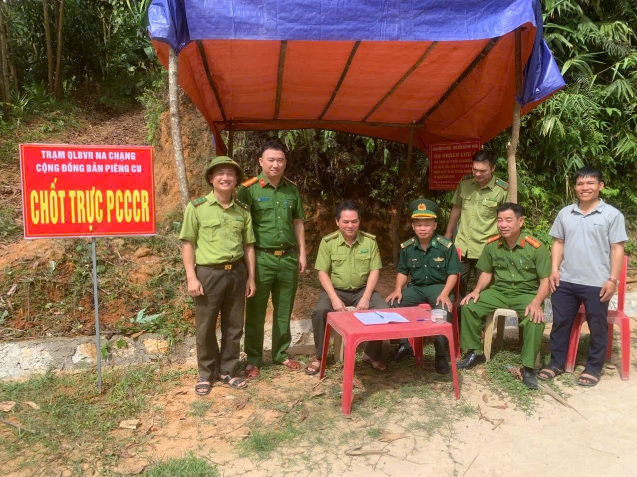 Gallery - Liên tiếp cháy rừng do nắng nóng, miền Trung siết chặt phòng ngừa - image 3
