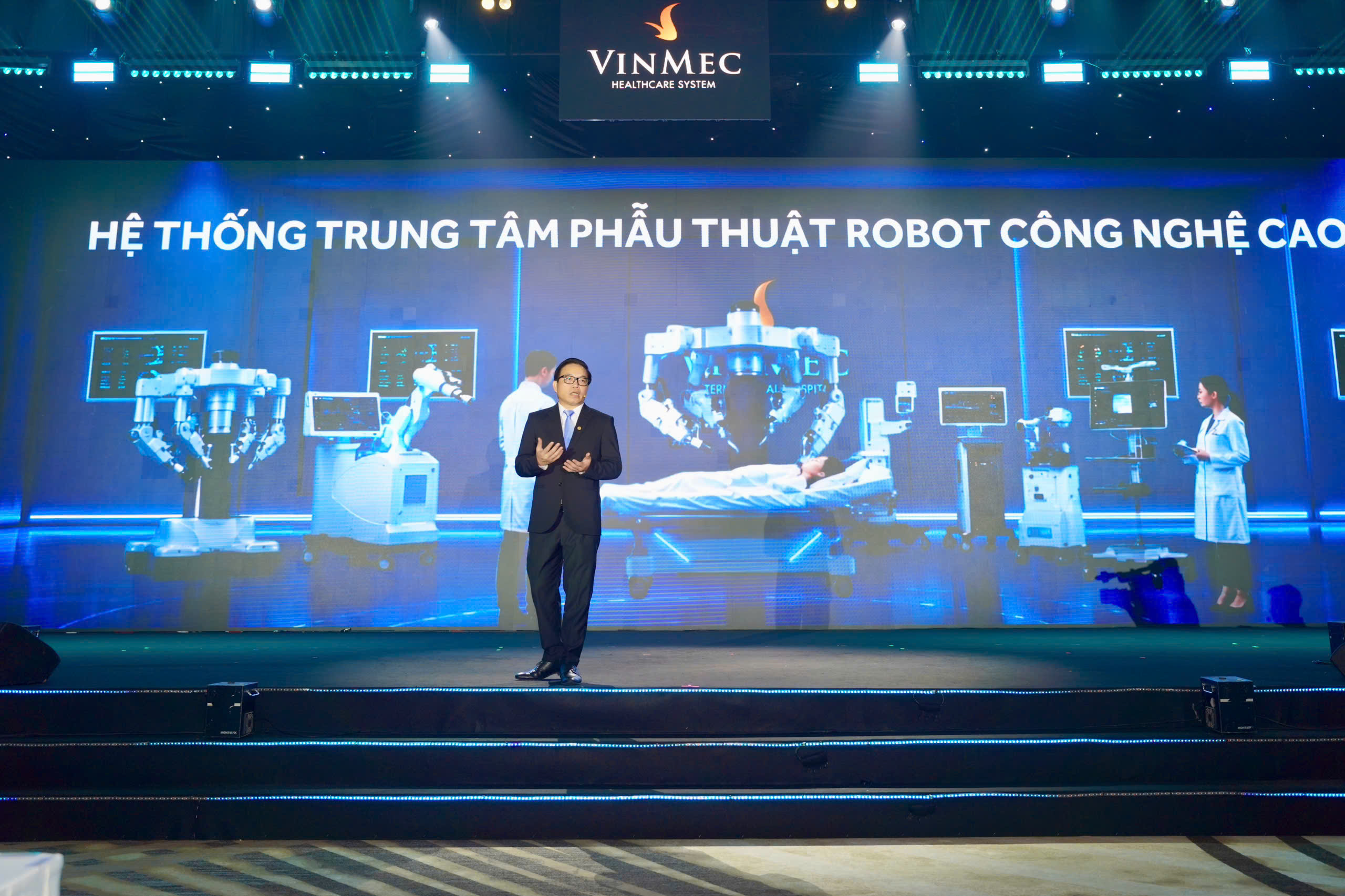 Thứ trưởng Bộ Y tế Trần Văn Thuấn: Thành công của phẫu thuật robot phải được đo bằng hiệu quả điều trị- Ảnh 3.