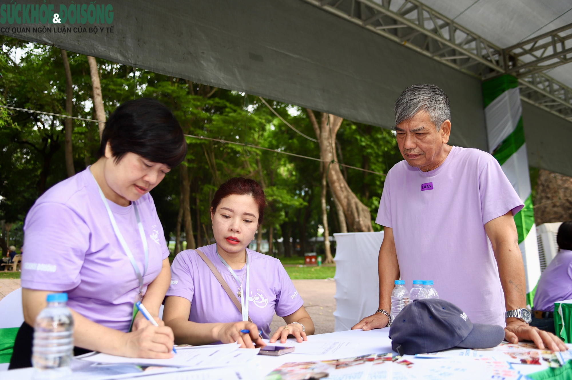 Người dân hào hứng trải nghiệm tư vấn dinh dưỡng tại Ngày Dinh dưỡng cộng đồng Việt Nam lần thứ 7 - Ảnh 6.