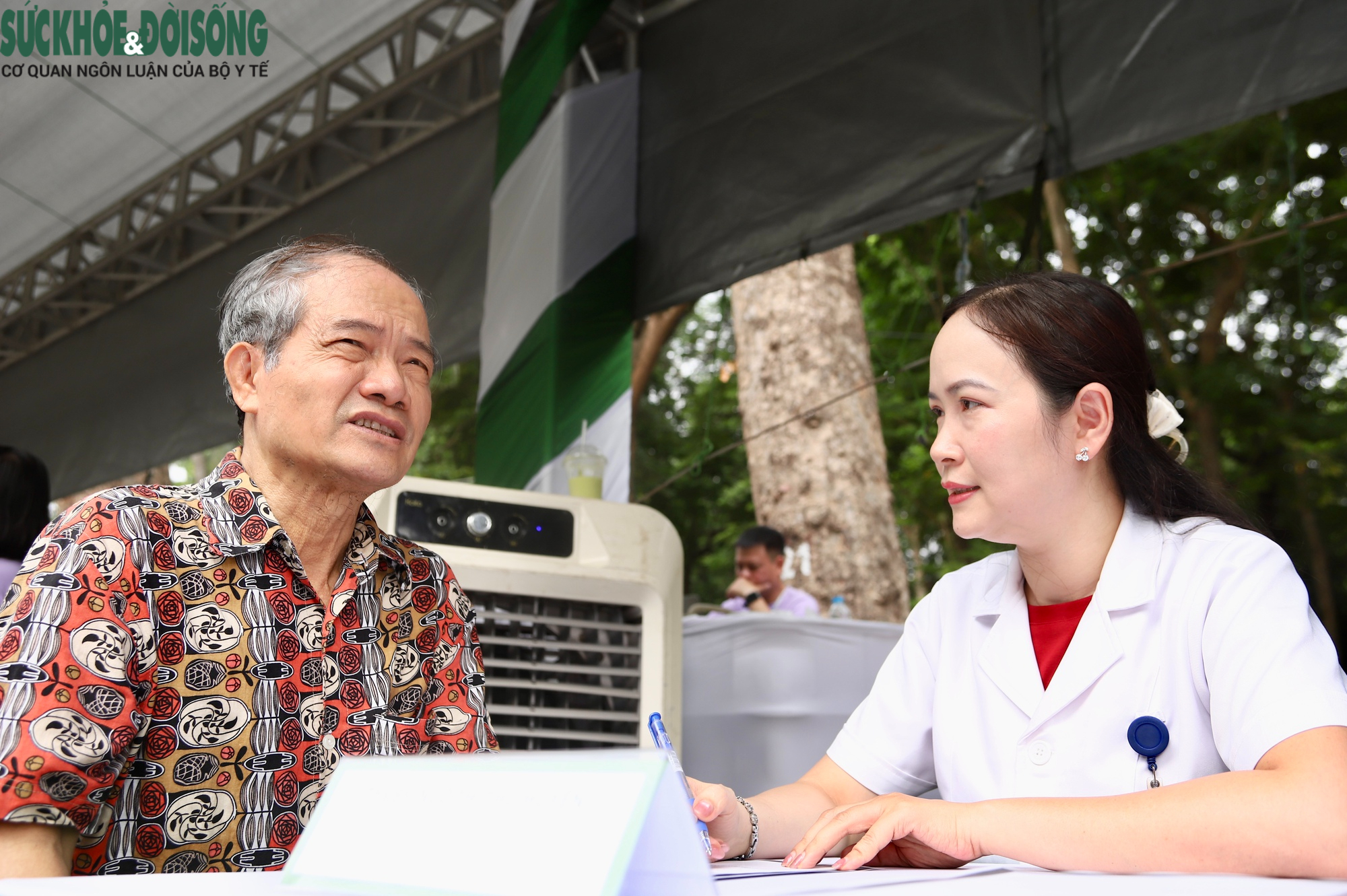 Người dân hào hứng trải nghiệm tư vấn dinh dưỡng tại Ngày Dinh dưỡng cộng đồng Việt Nam lần thứ 7 - Ảnh 8.