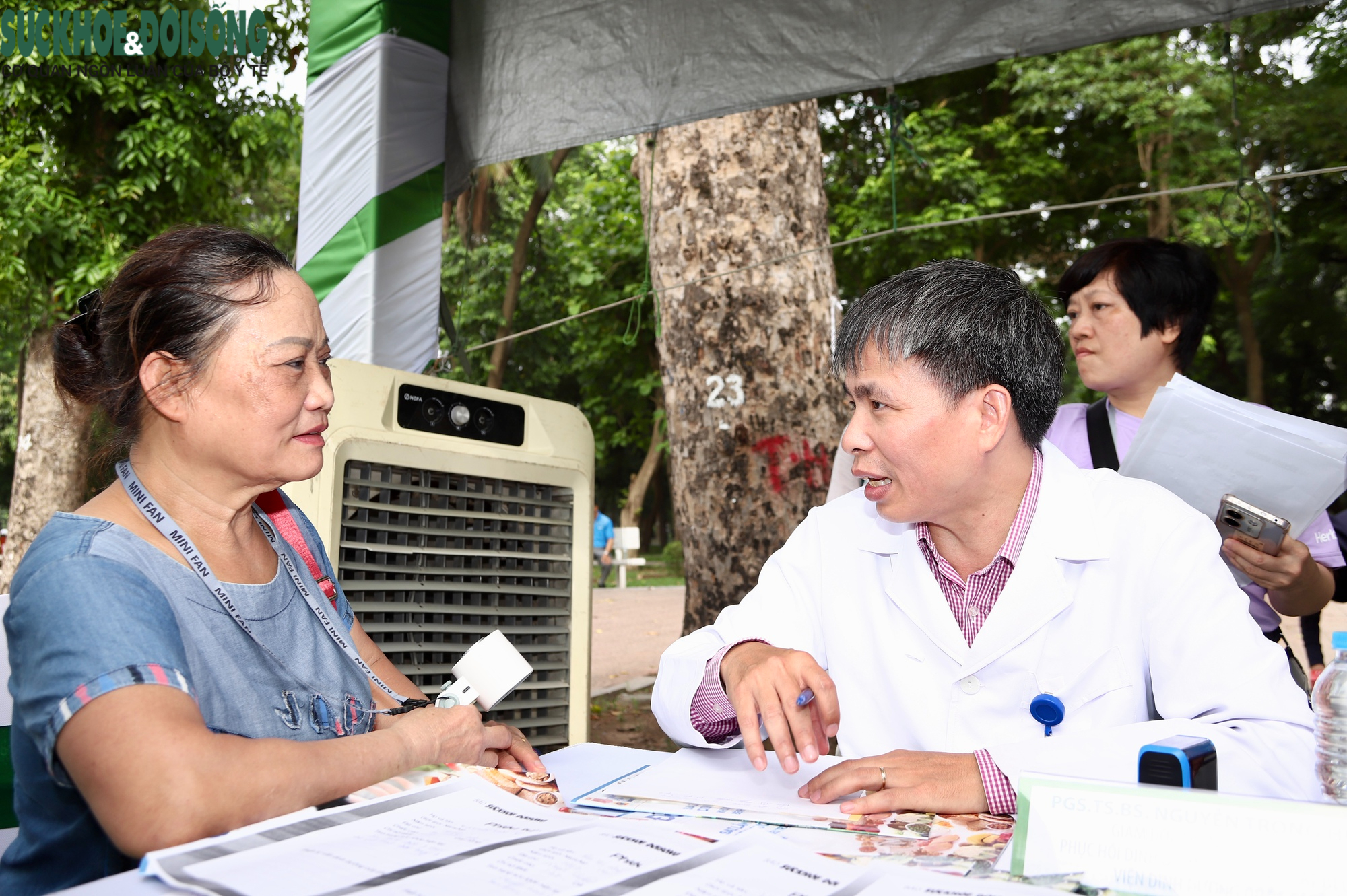 Người dân hào hứng trải nghiệm tư vấn dinh dưỡng tại Ngày Dinh dưỡng cộng đồng Việt Nam lần thứ 7 - Ảnh 9.