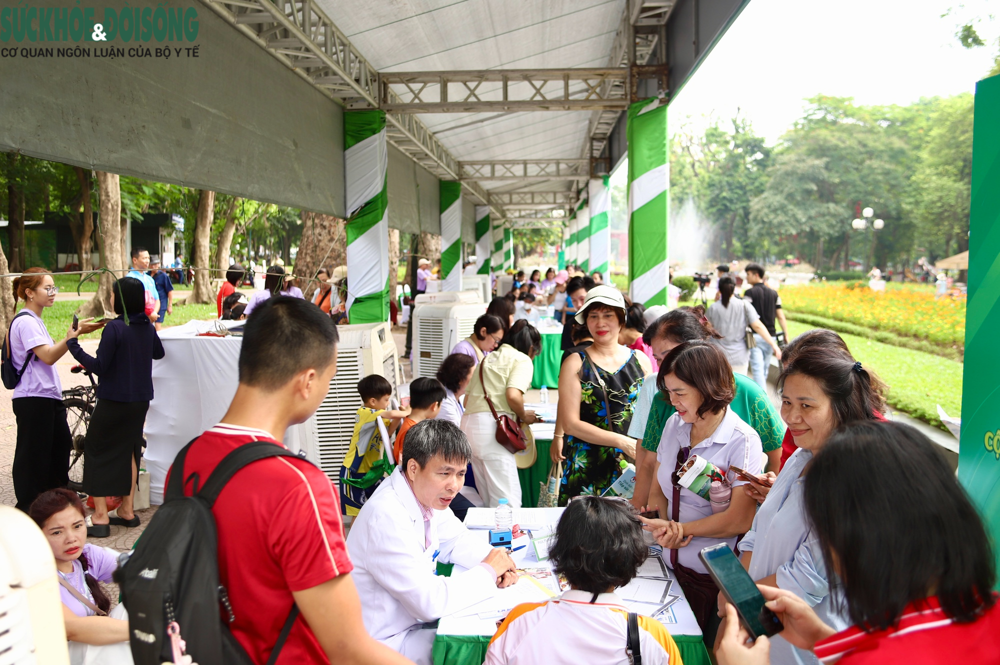 Người dân hào hứng trải nghiệm tư vấn dinh dưỡng tại Ngày Dinh dưỡng cộng đồng Việt Nam lần thứ 7 - Ảnh 12.