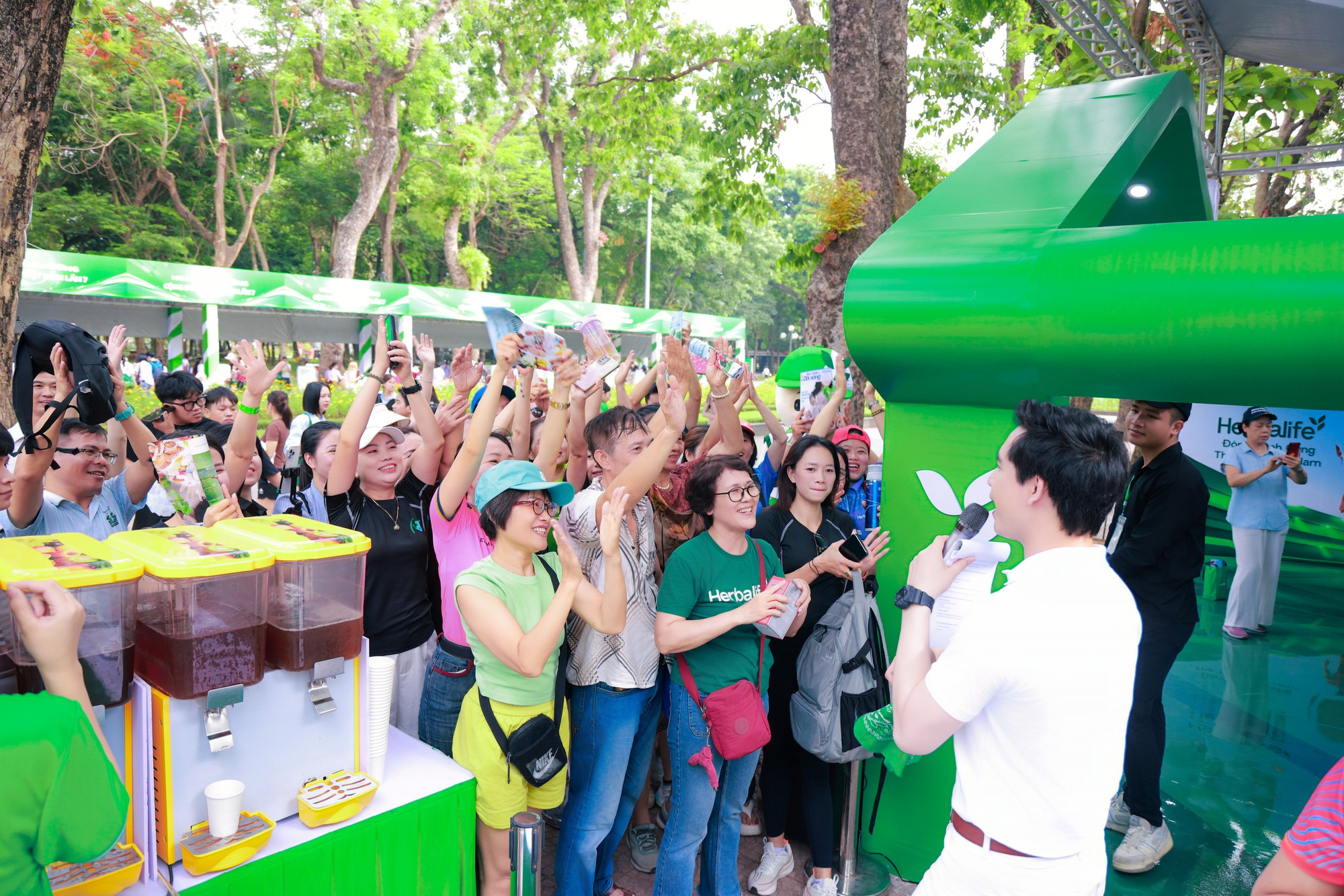 Từ cảnh báo của WHO đến sân chơi ‘Ngày Dinh dưỡng cộng đồng’: Herbalife Việt Nam tiếp sức người trẻ xóa bỏ nạn lười vận động - Ảnh 3.